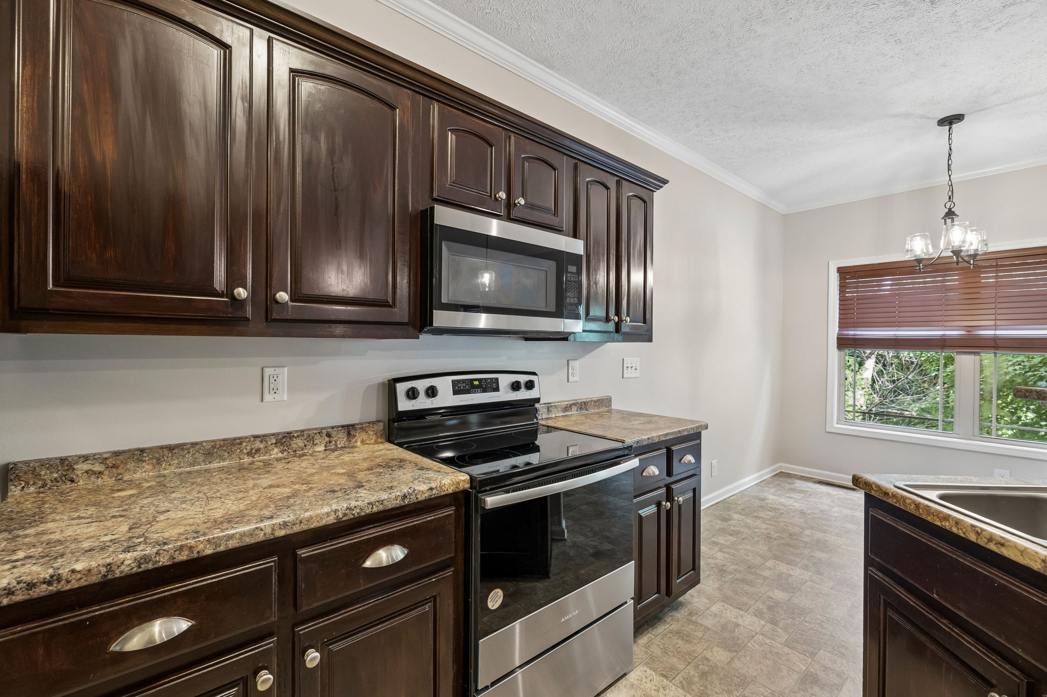 634 Hidden Valley Dr