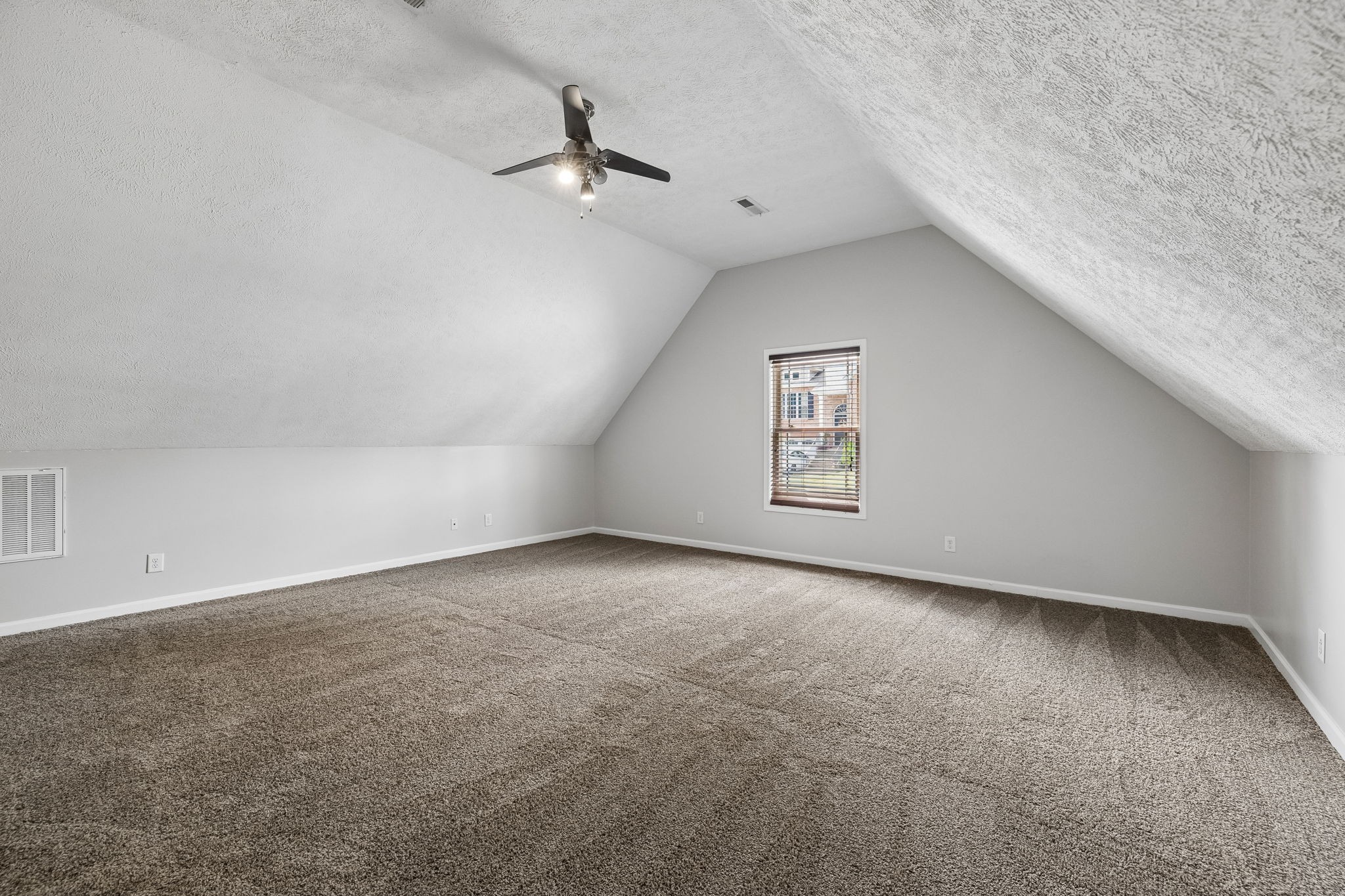 634 Hidden Valley Dr