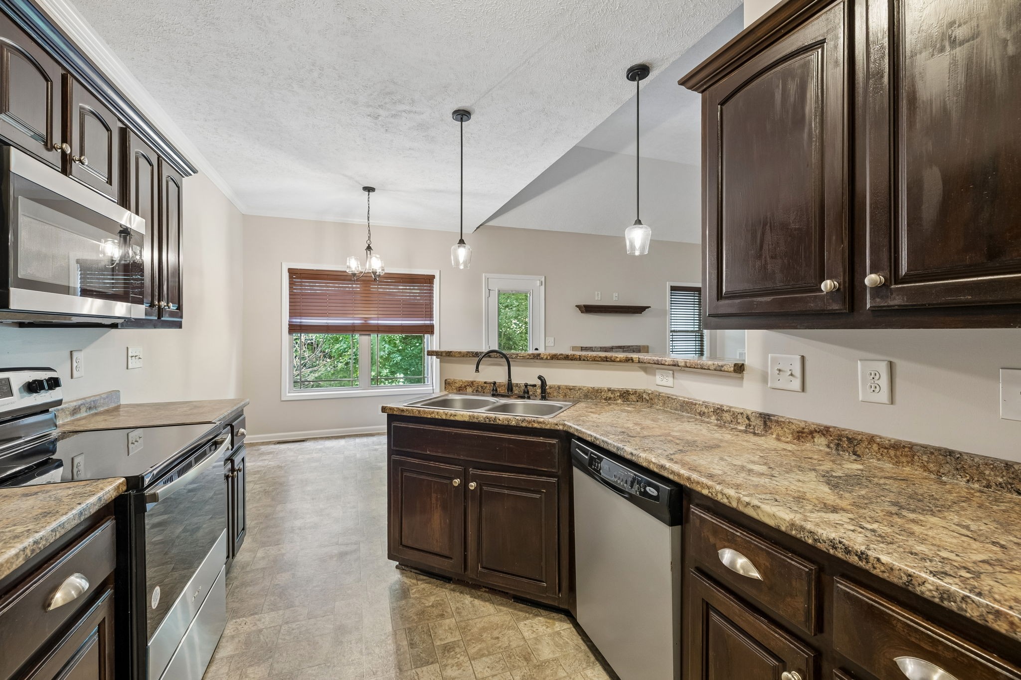 634 Hidden Valley Dr