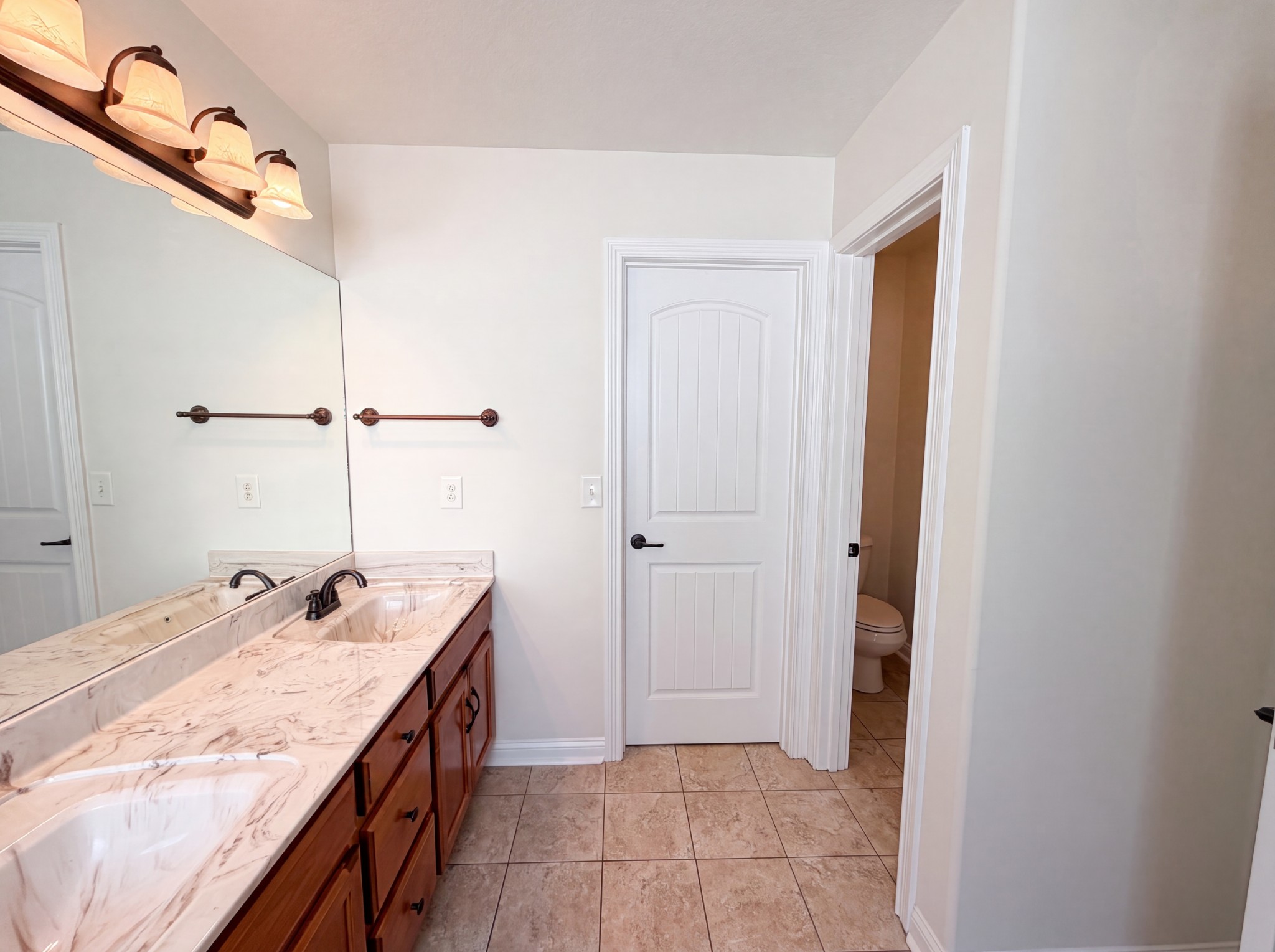 1733 Apache Way