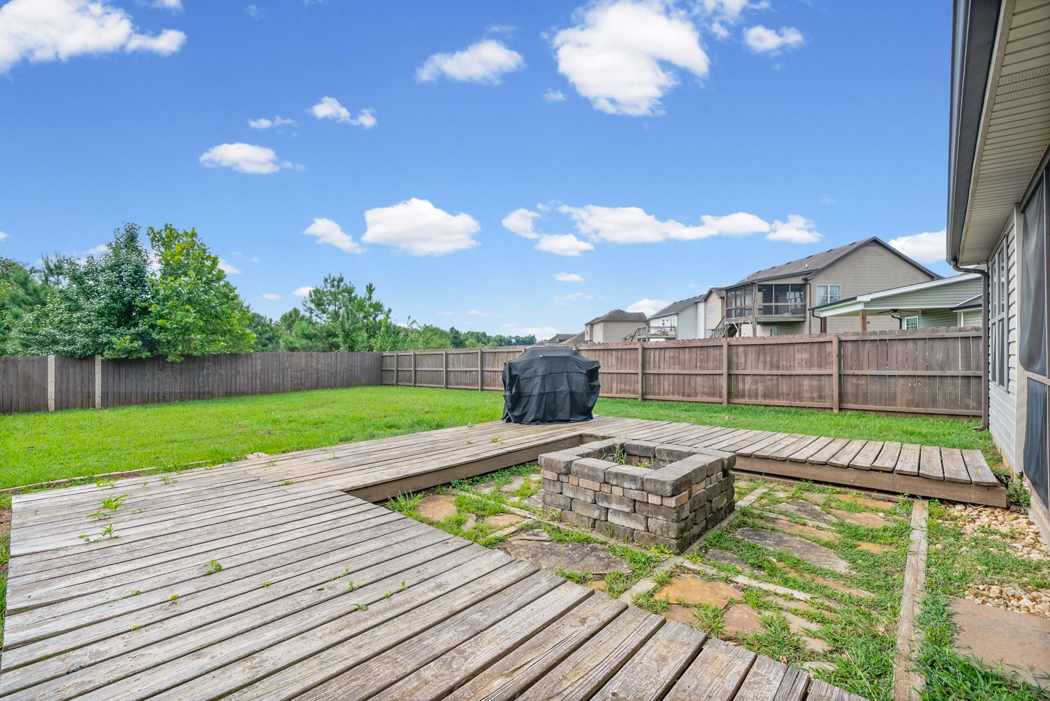 1292 Freedom Dr