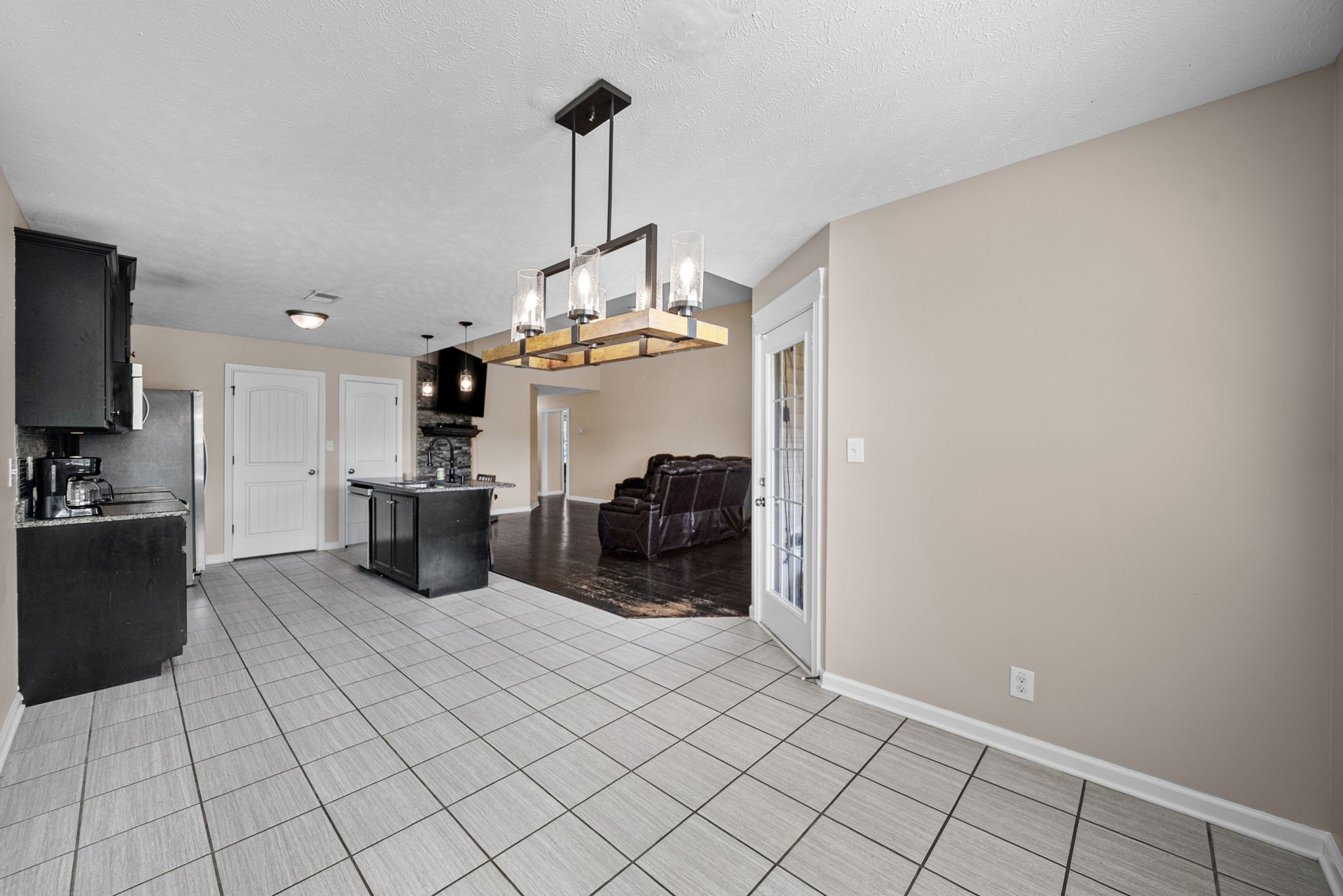 1292 Freedom Dr
