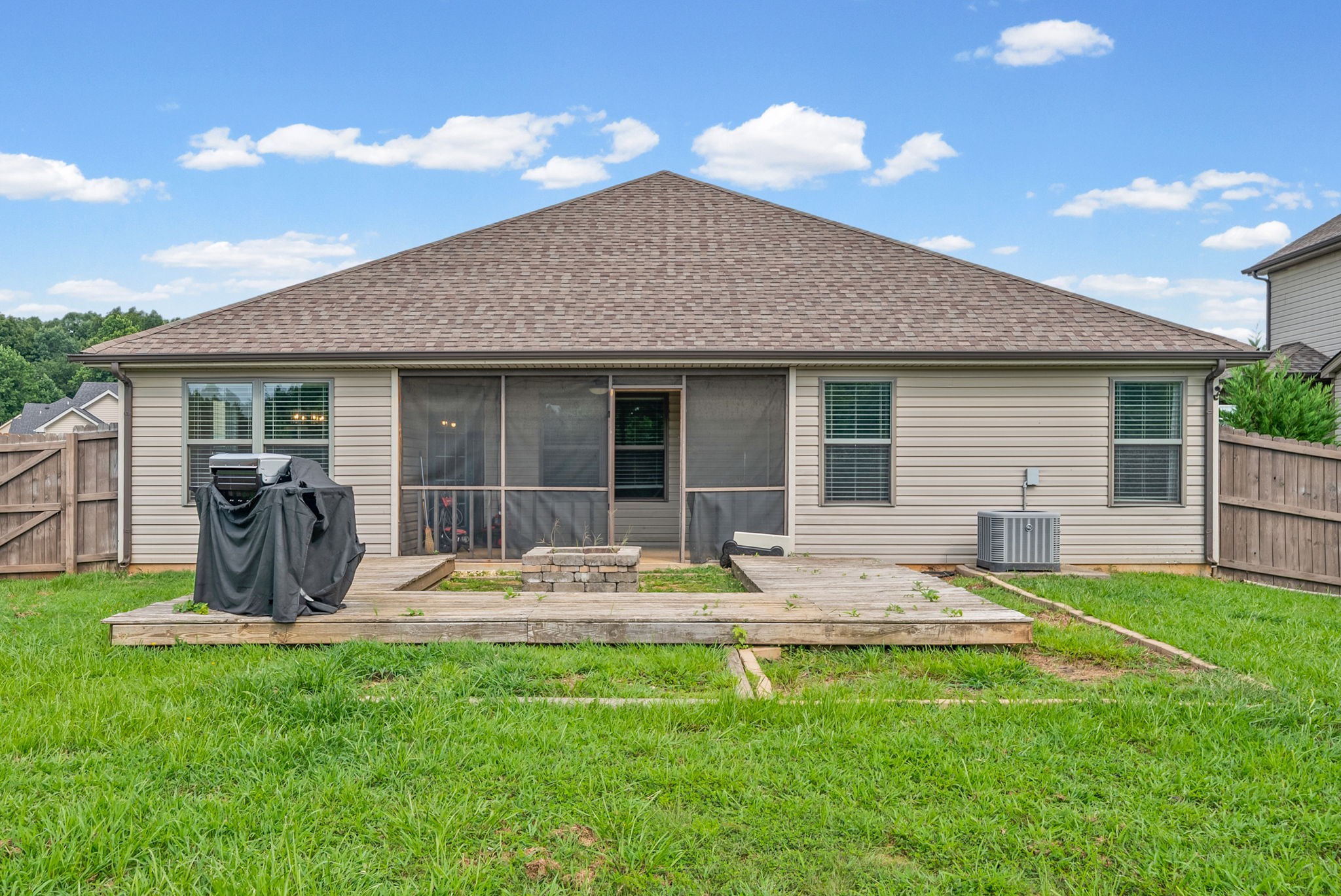 1292 Freedom Dr
