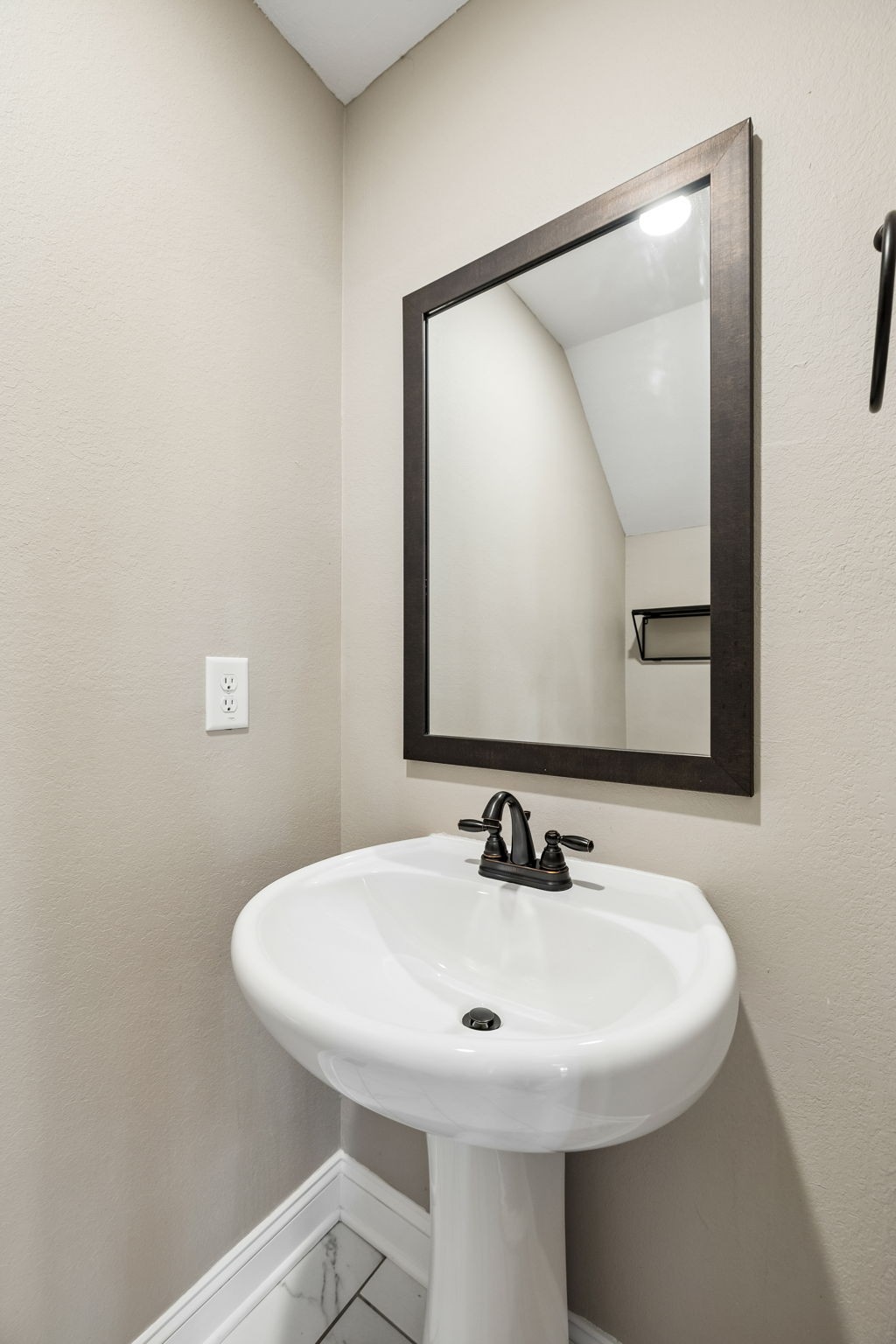 429 Crestwicke Ct