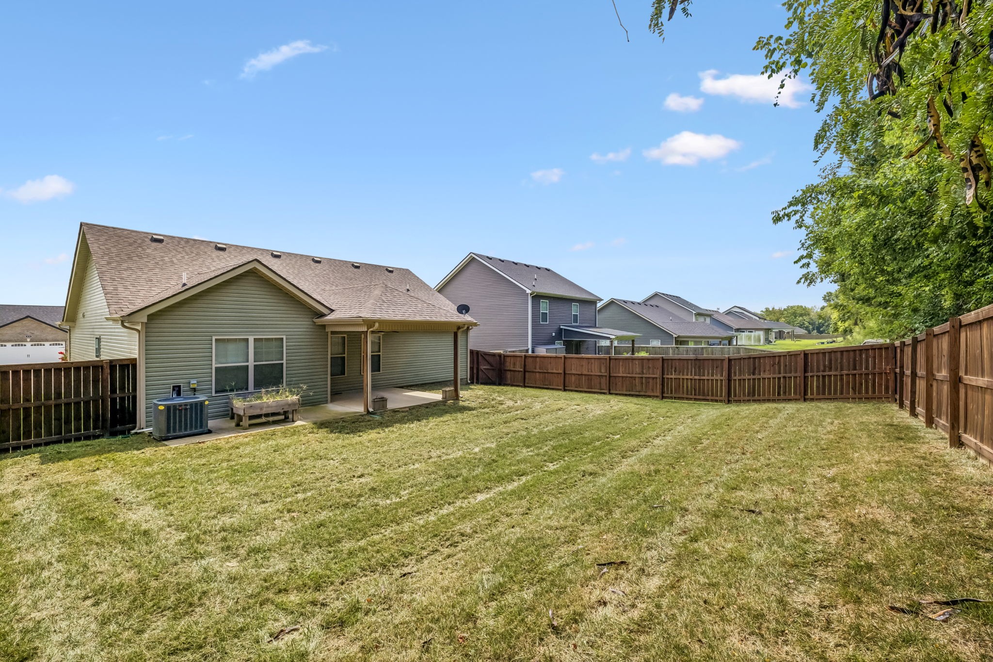 873 Lutz Ln