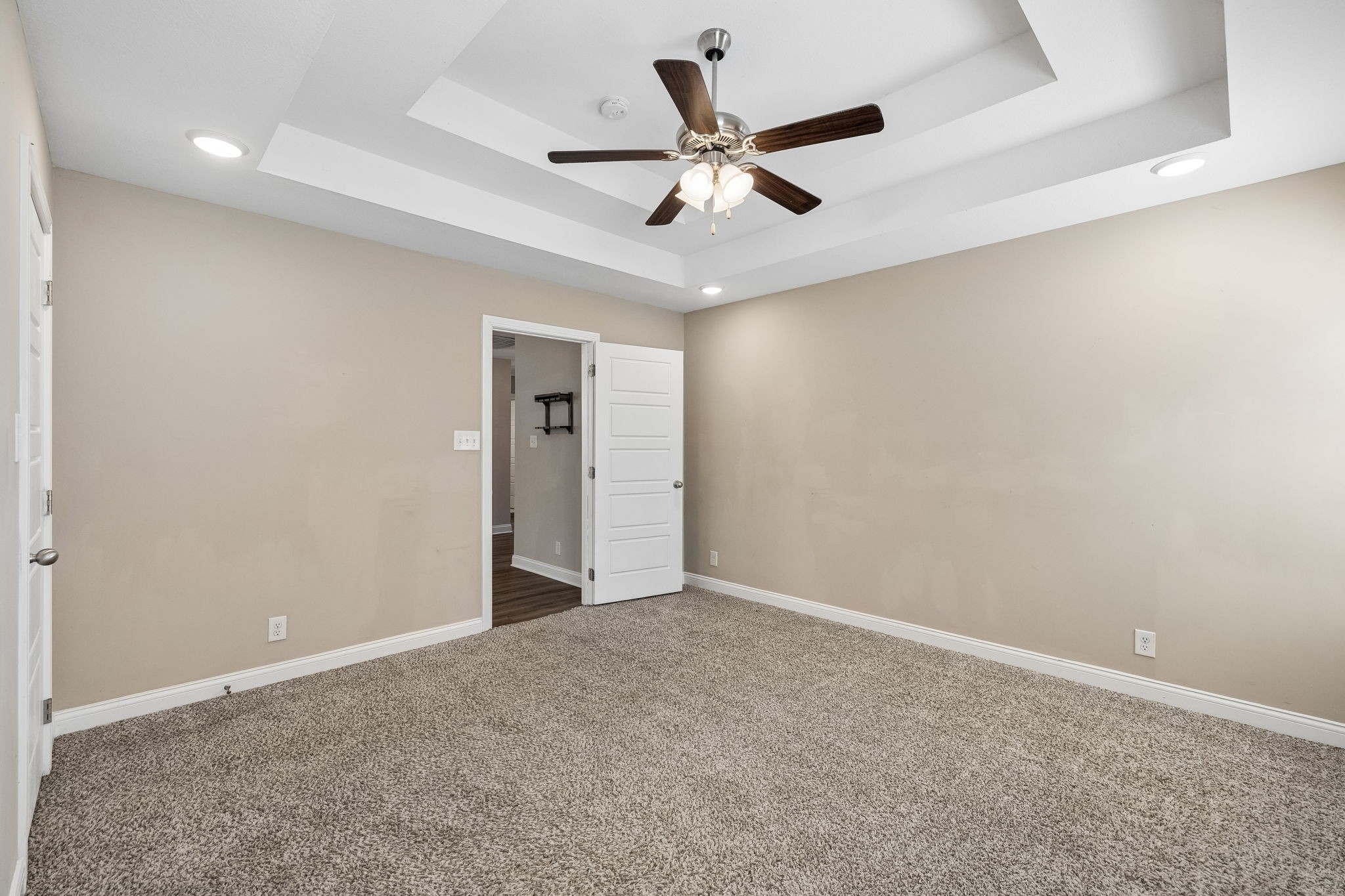 873 Lutz Ln