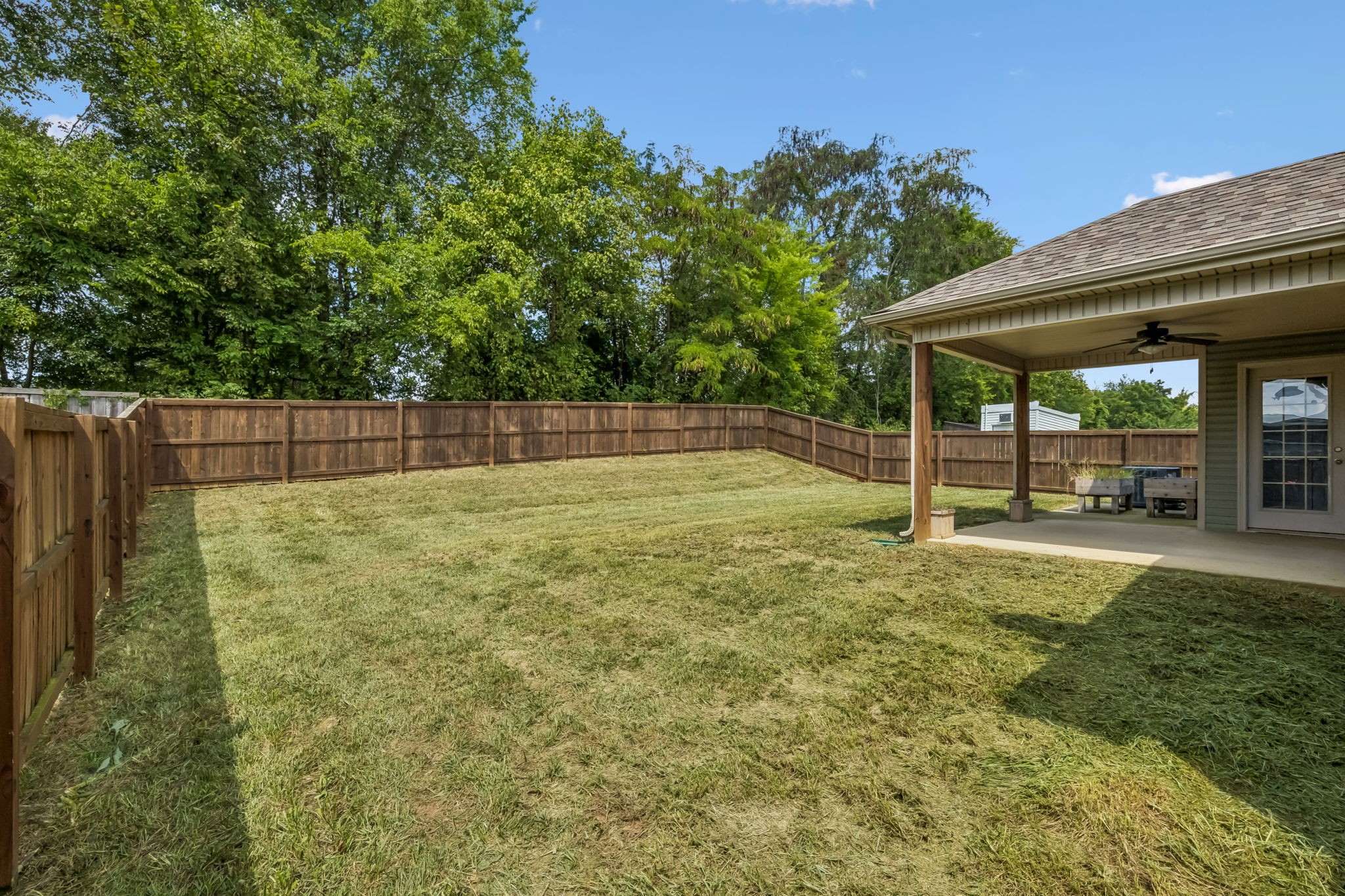 873 Lutz Ln