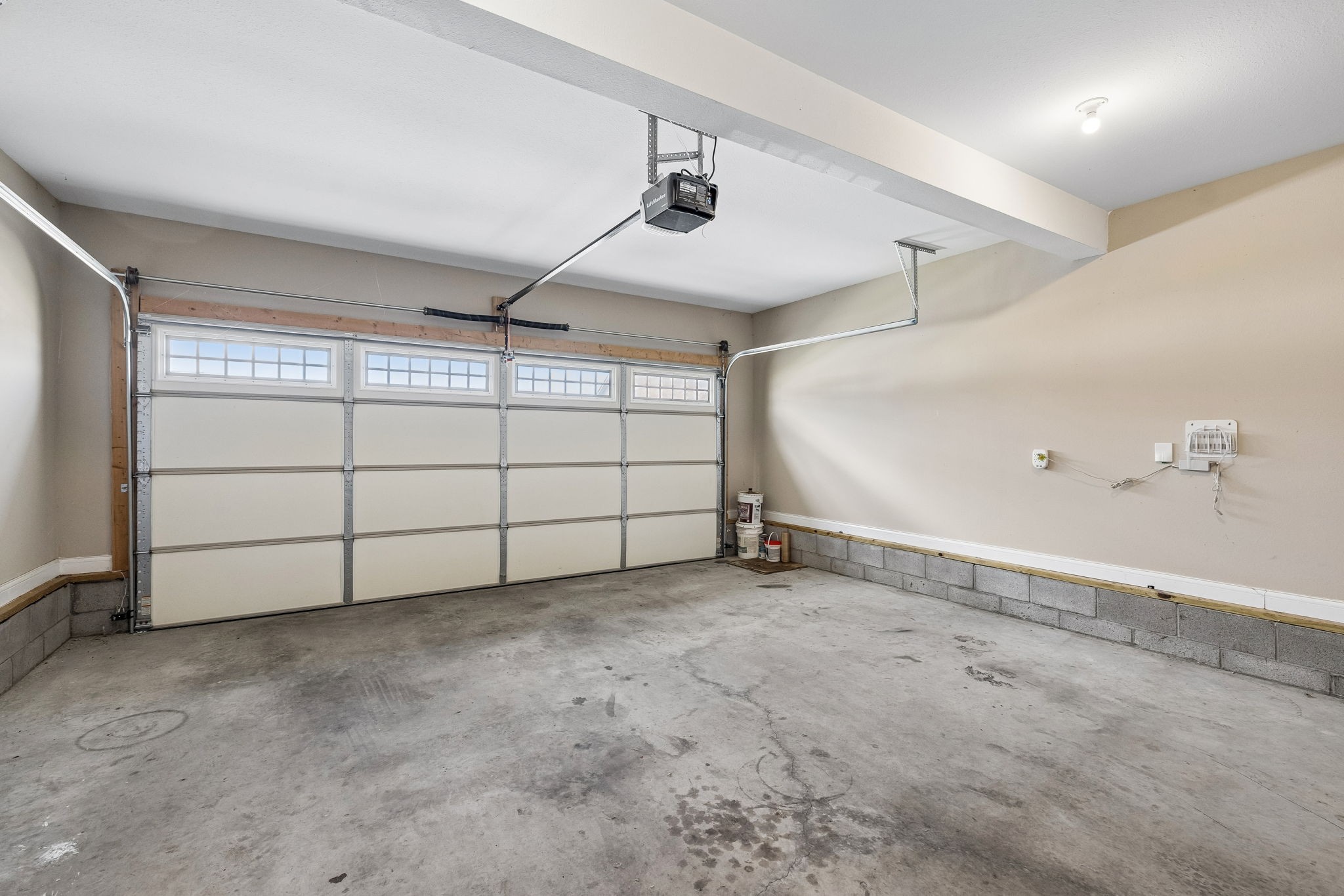 873 Lutz Ln