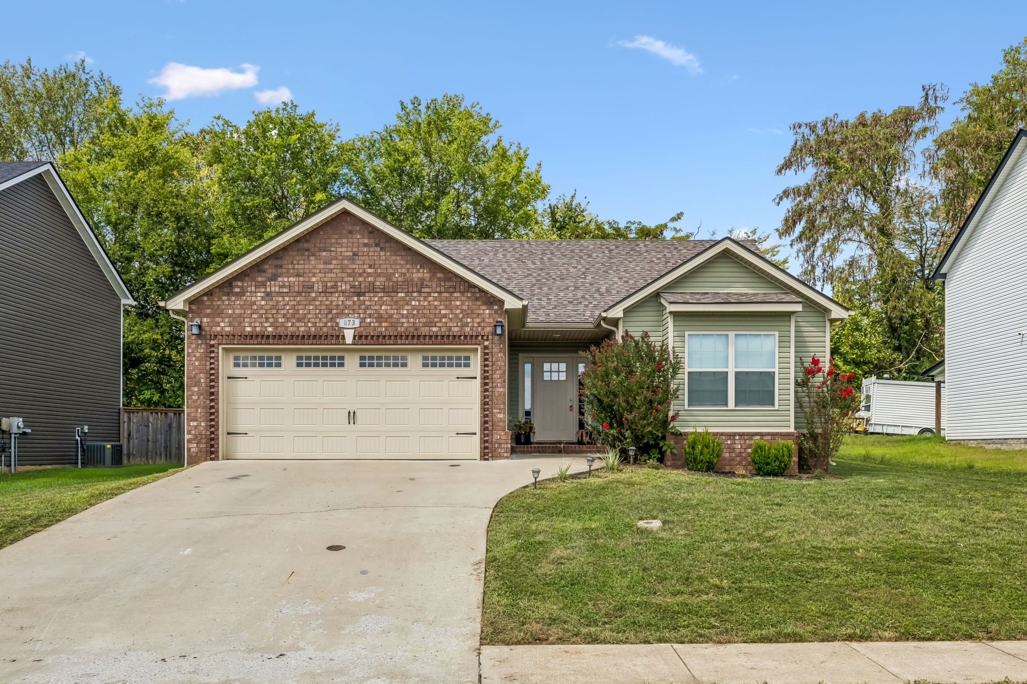 873 Lutz Ln