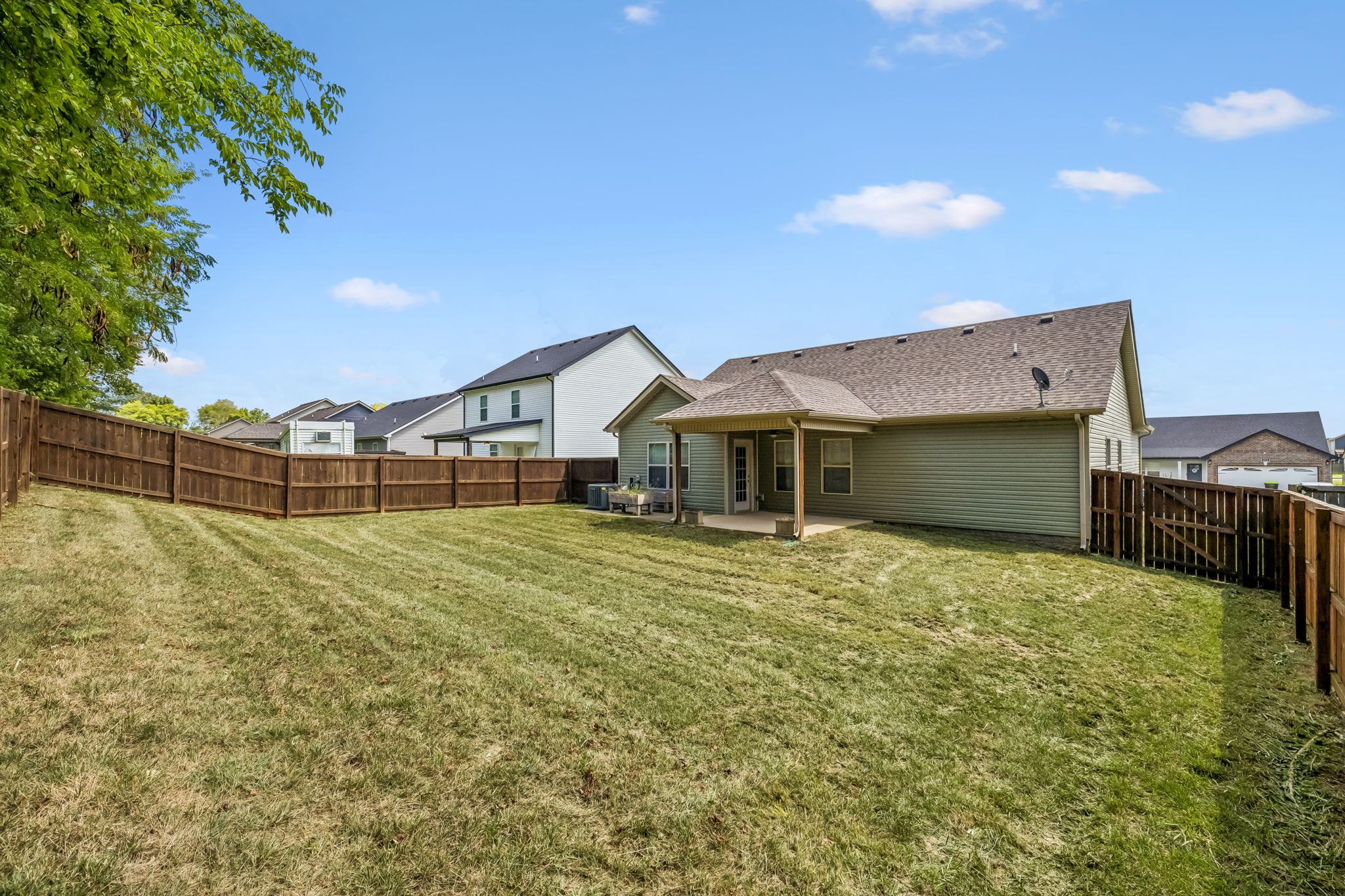 873 Lutz Ln