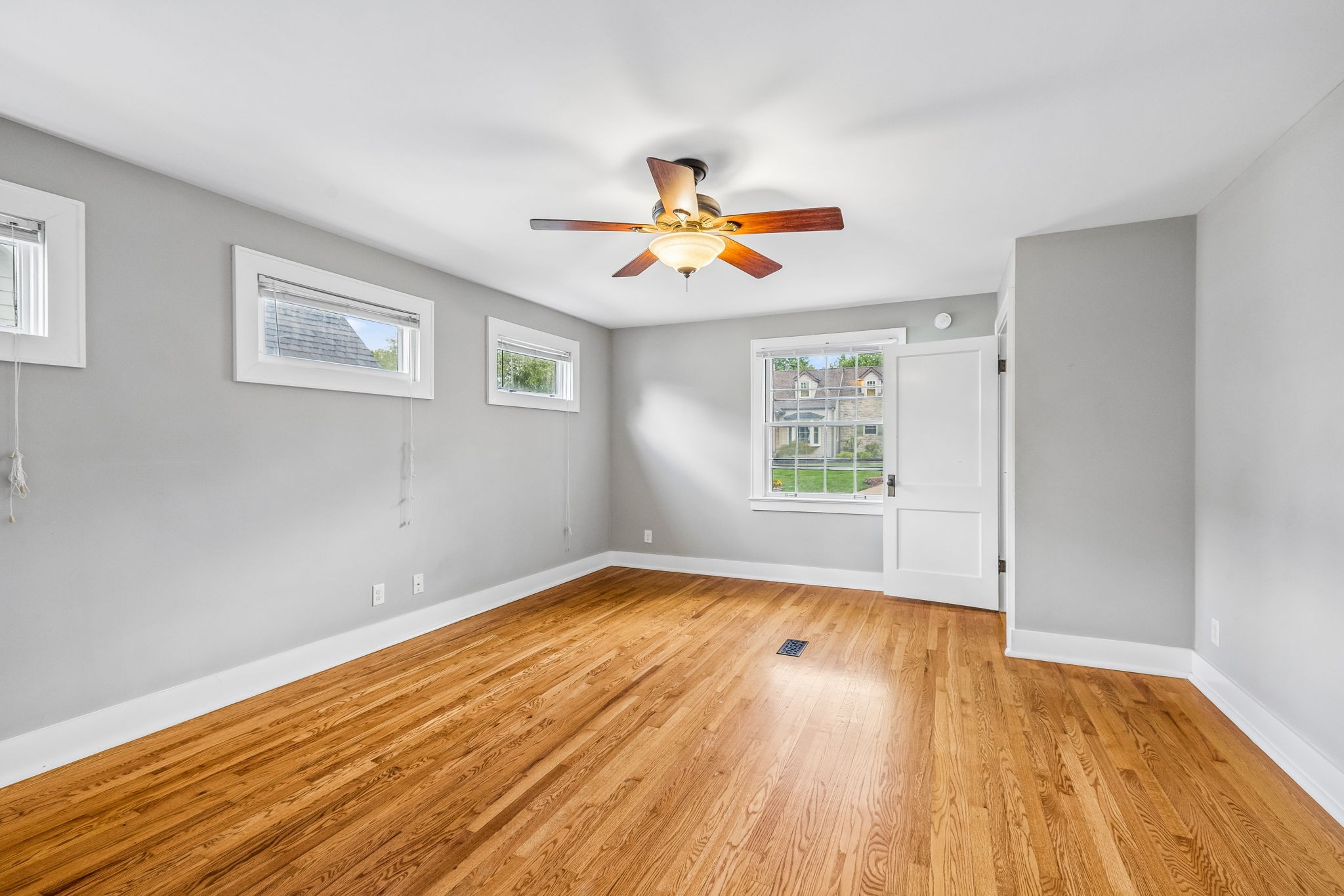 165 E Glenwood Dr