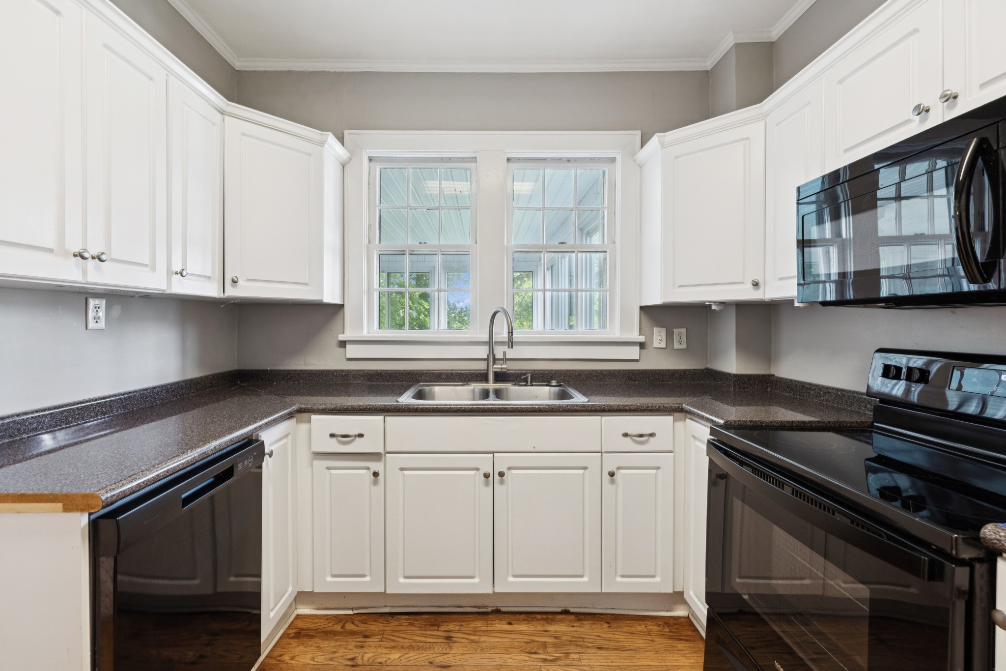 165 E Glenwood Dr