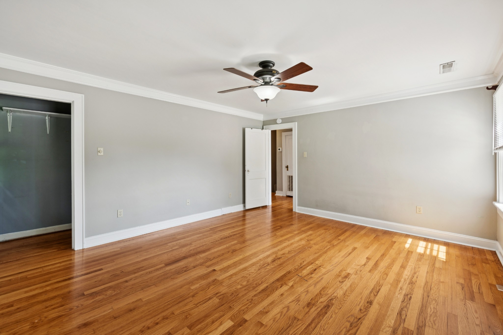 165 E Glenwood Dr