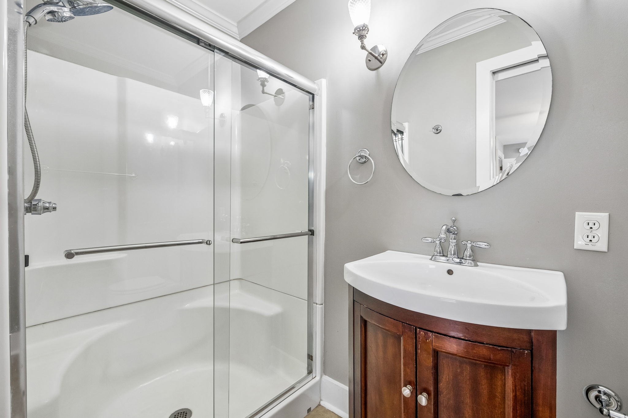 165 E Glenwood Dr