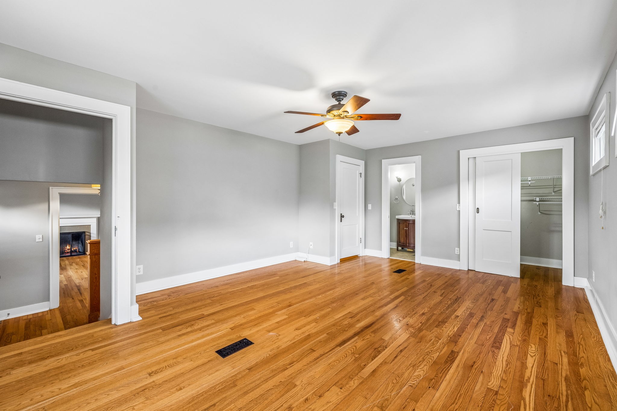 165 E Glenwood Dr