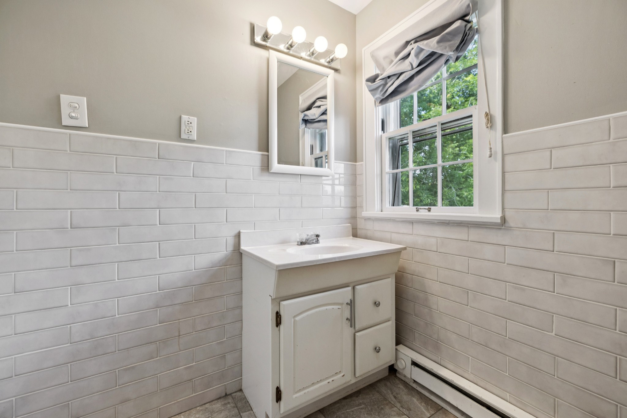 165 E Glenwood Dr
