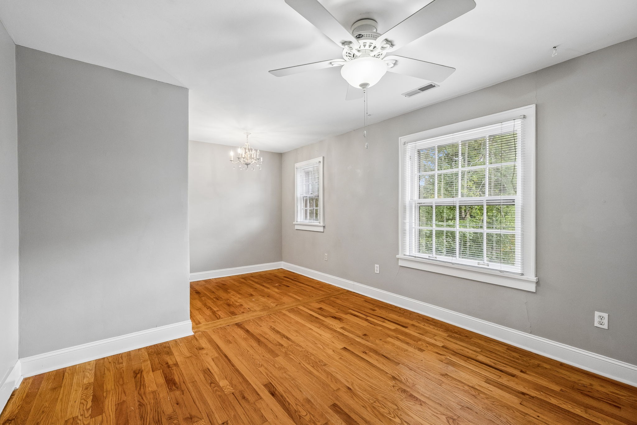 165 E Glenwood Dr