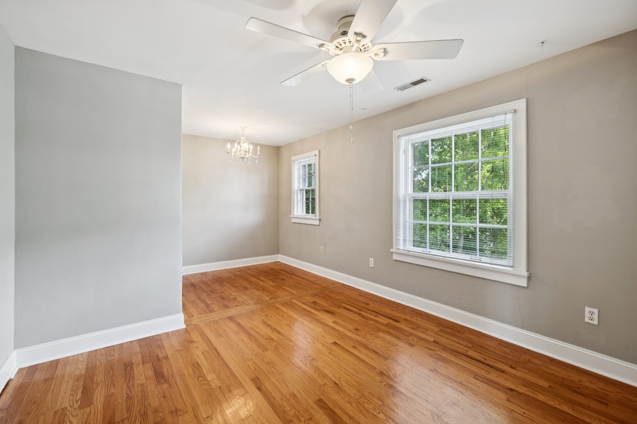 165 E Glenwood Dr