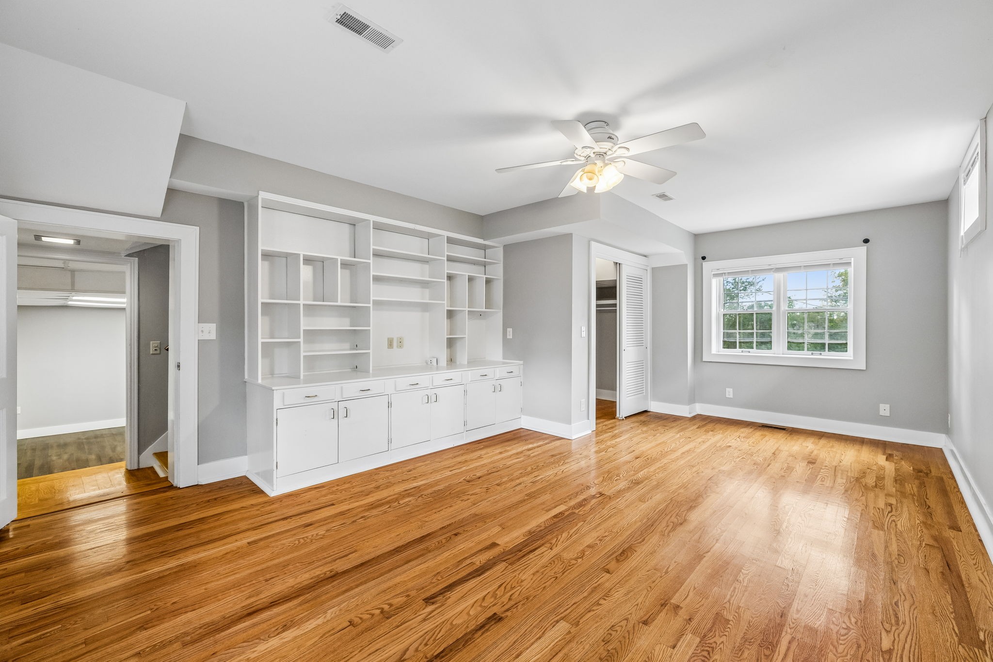 165 E Glenwood Dr