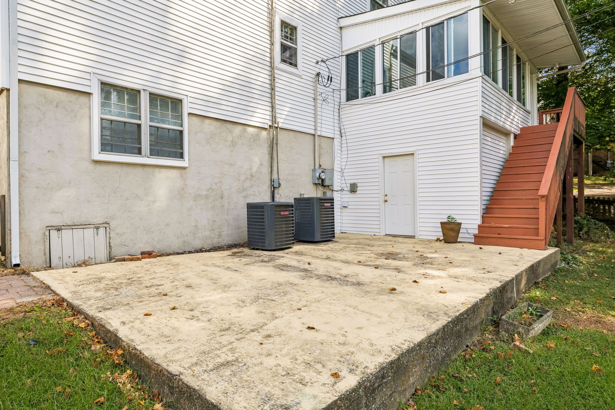 165 E Glenwood Dr