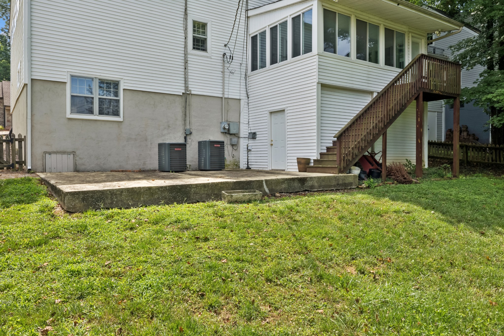 165 E Glenwood Dr