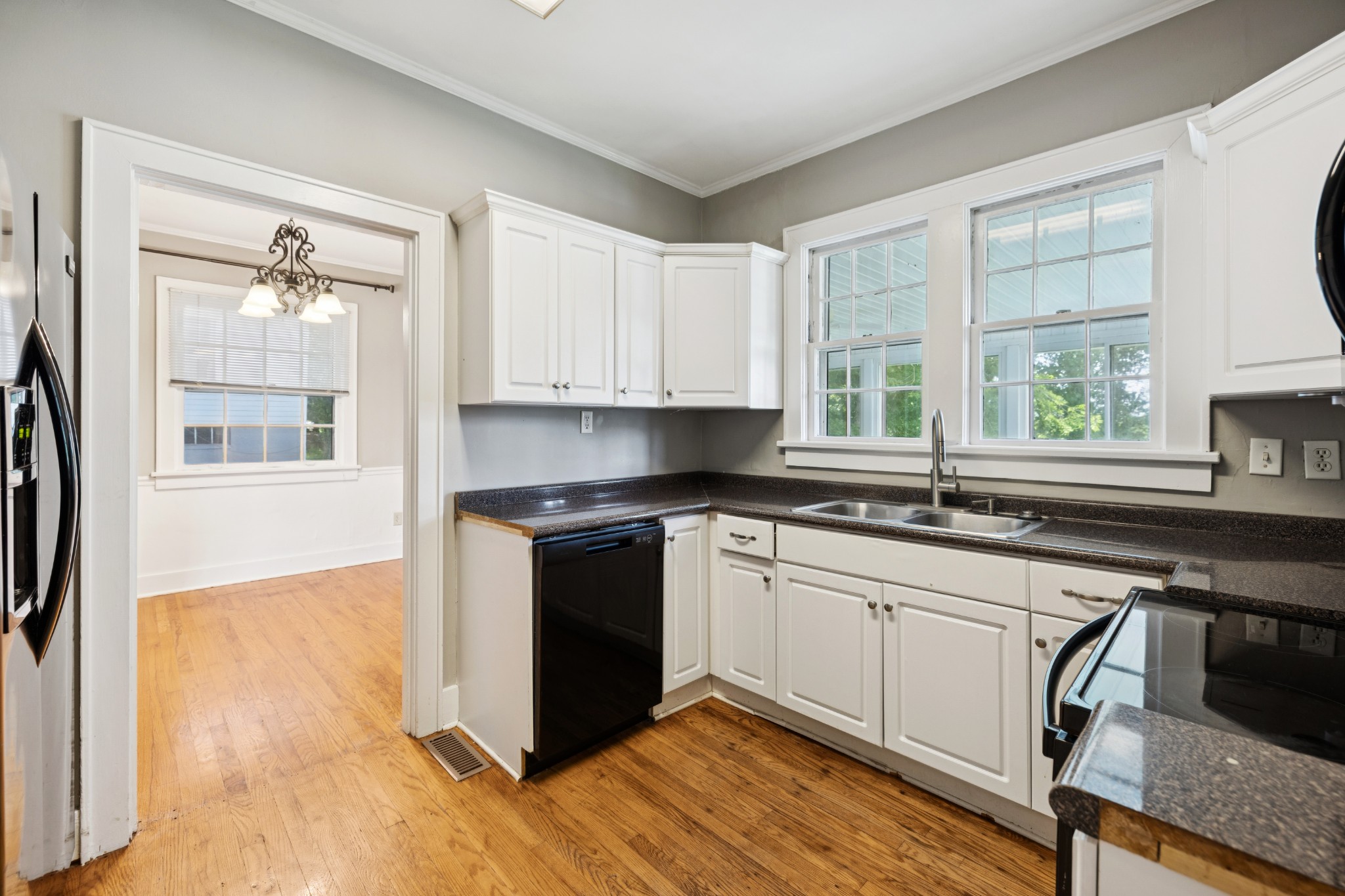 165 E Glenwood Dr