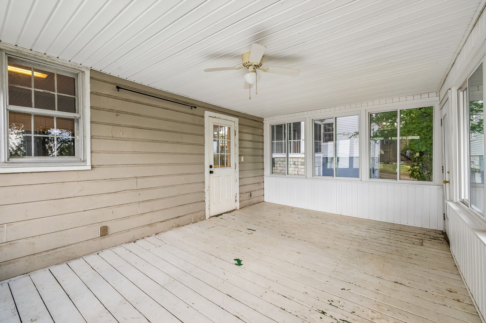 165 E Glenwood Dr