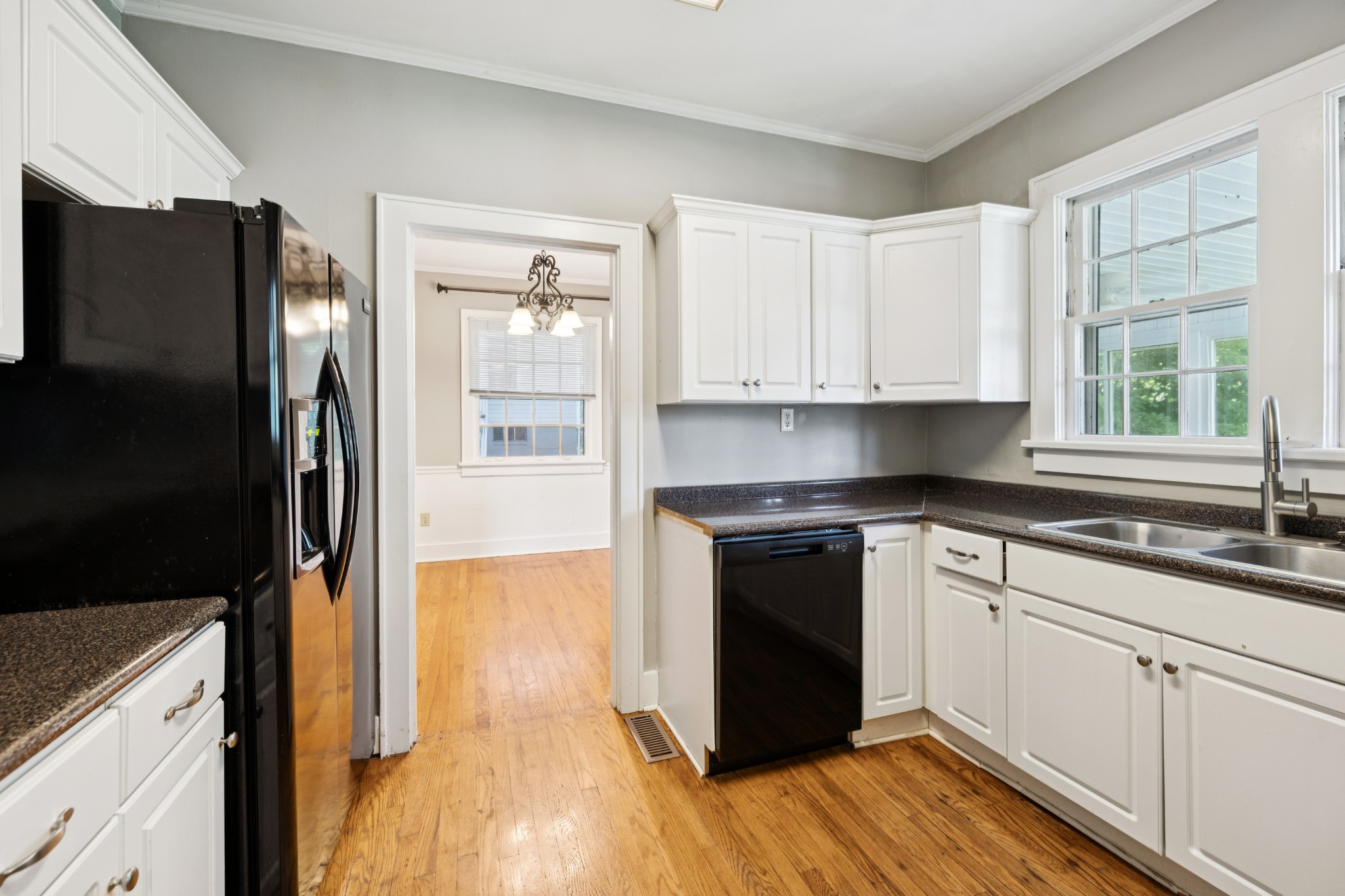 165 E Glenwood Dr