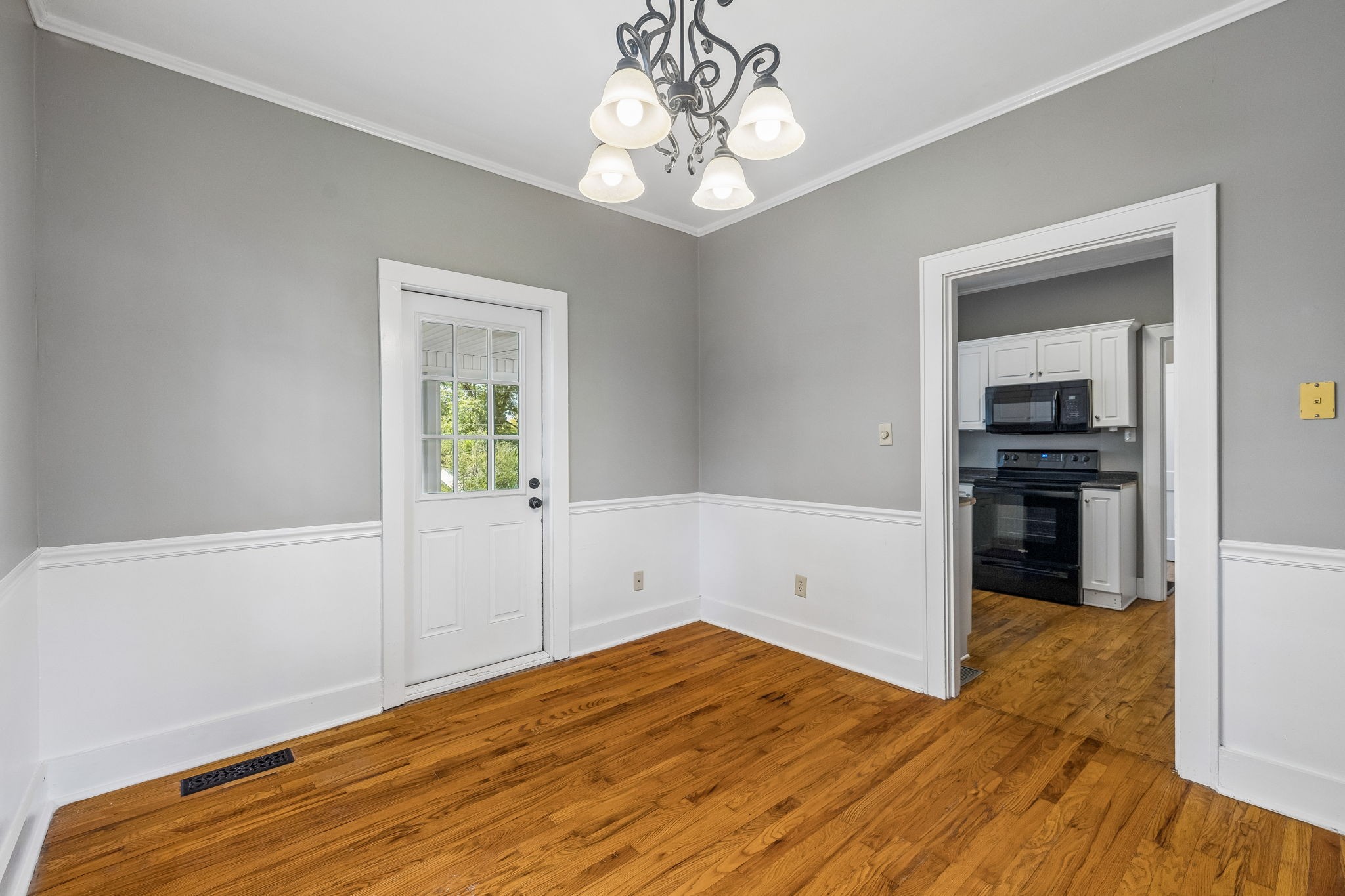 165 E Glenwood Dr
