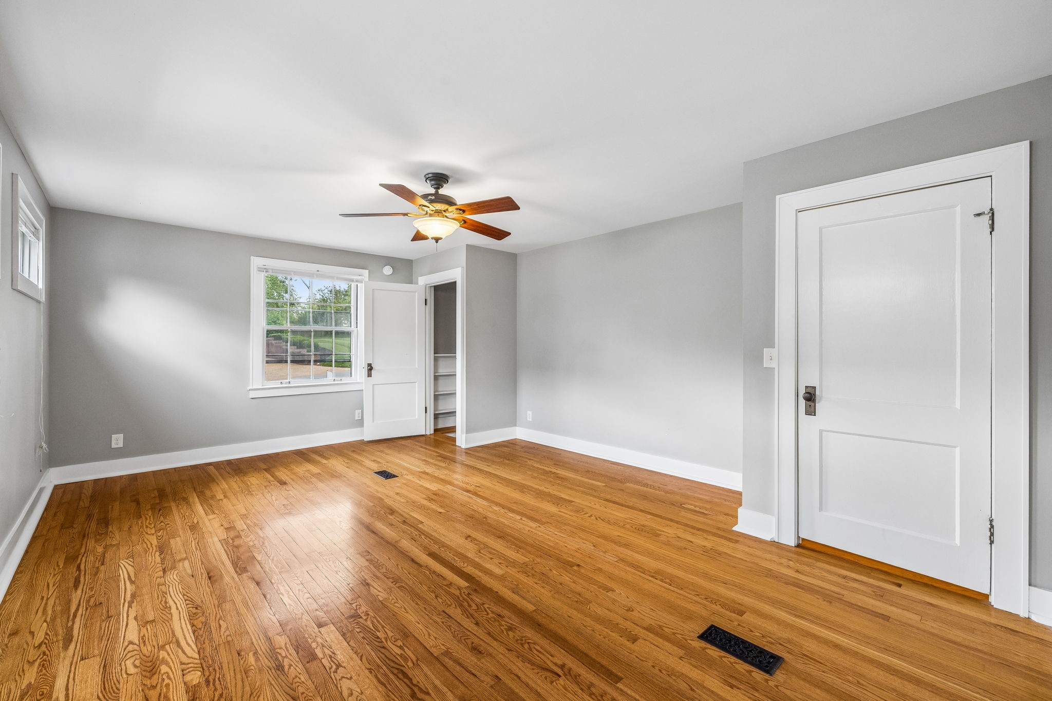 165 E Glenwood Dr