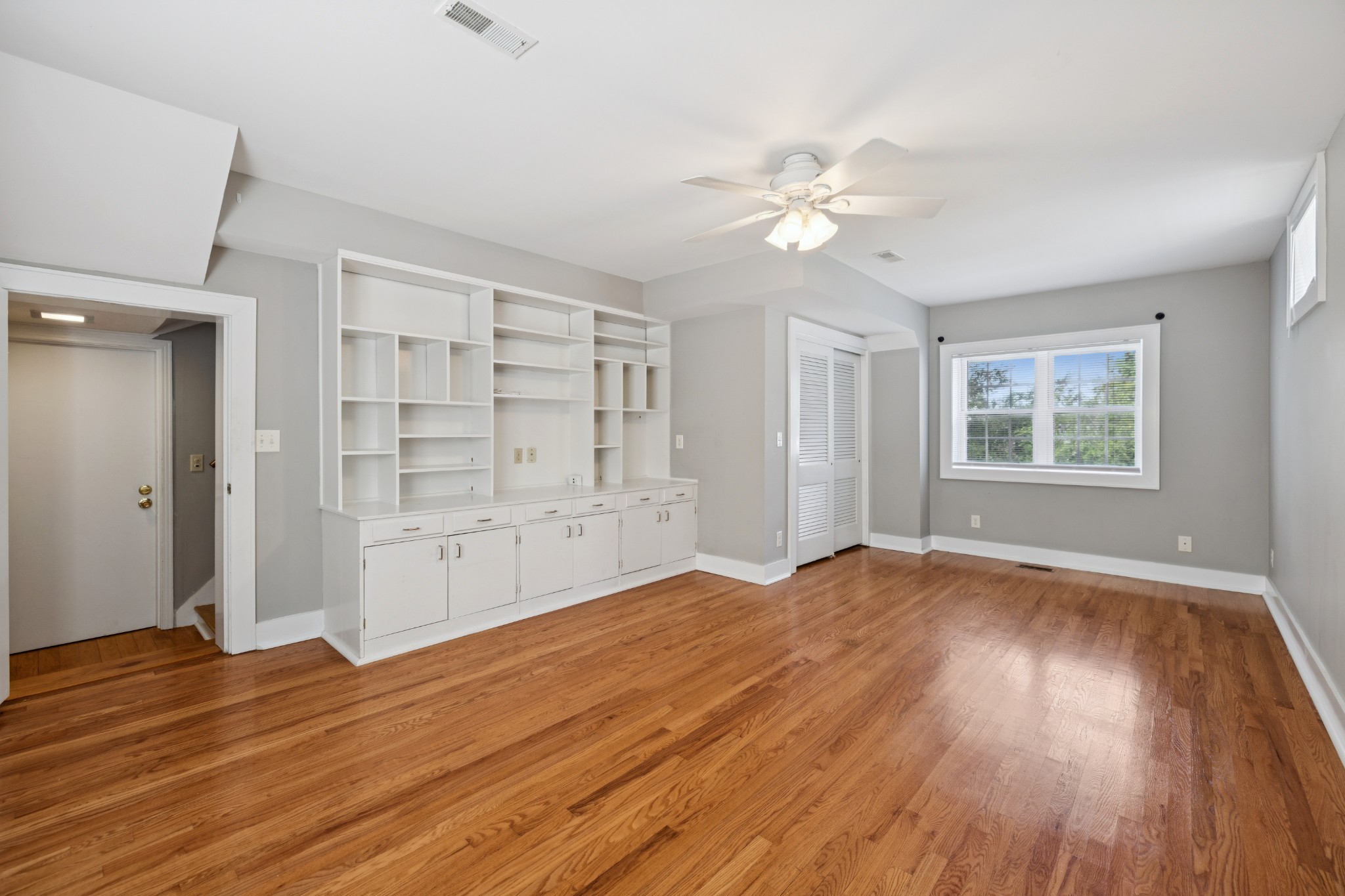 165 E Glenwood Dr