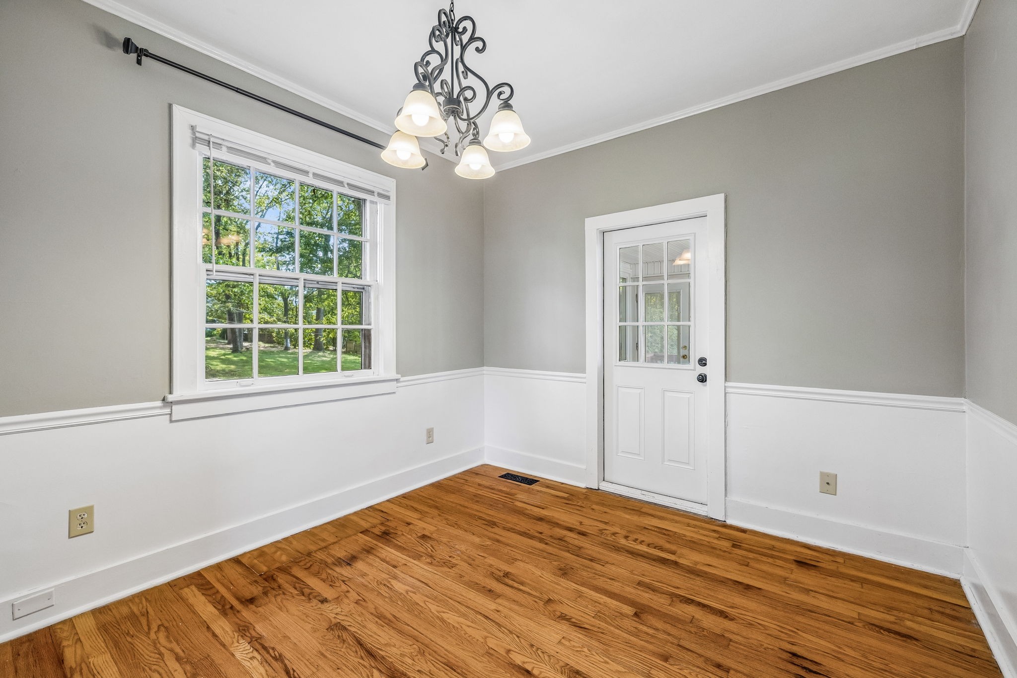 165 E Glenwood Dr
