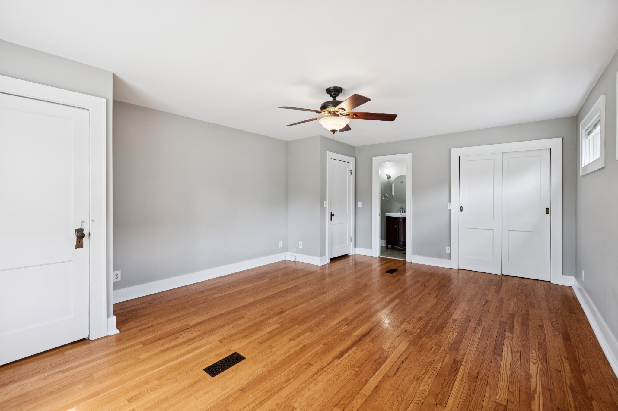 165 E Glenwood Dr