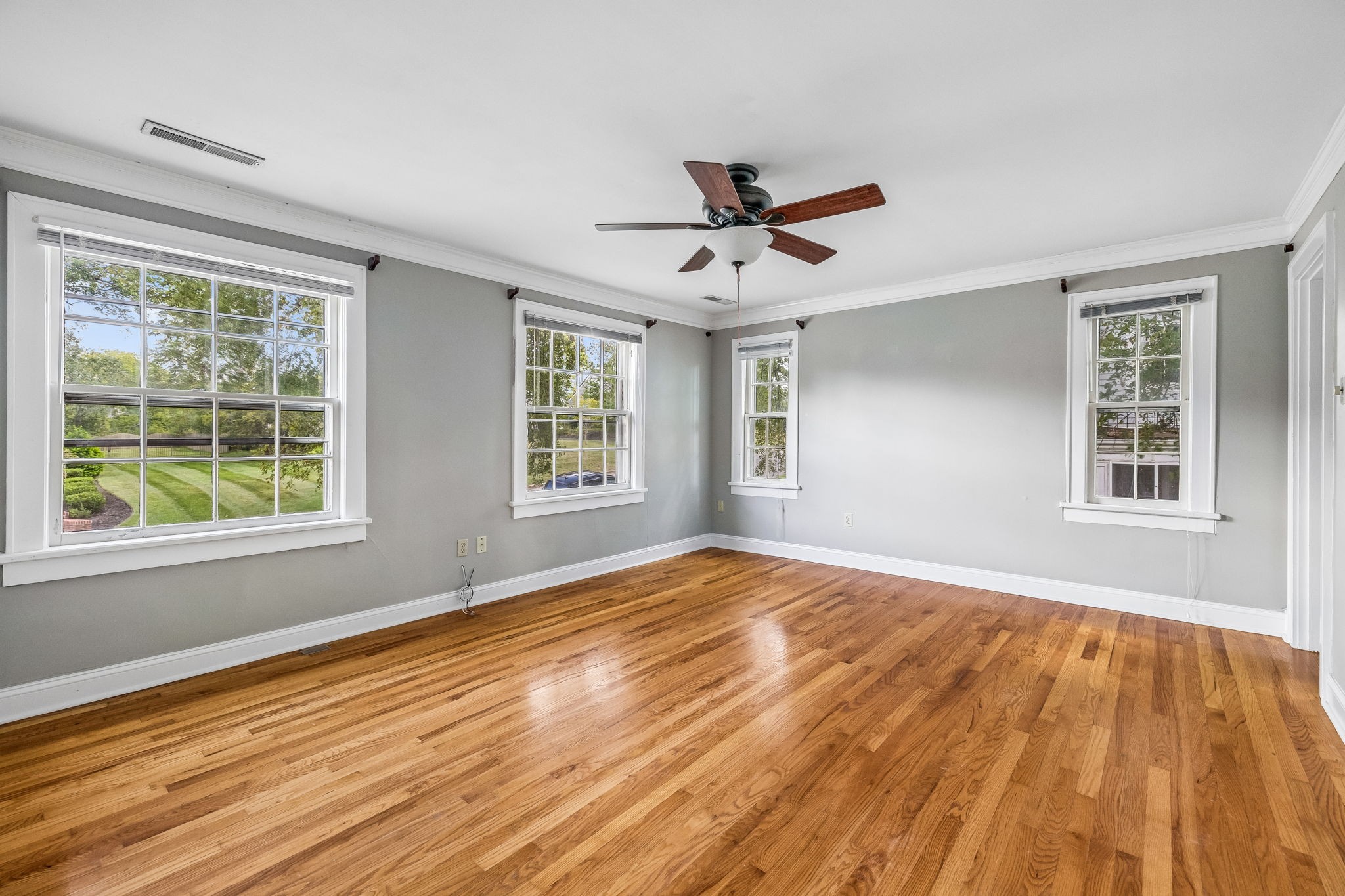 165 E Glenwood Dr