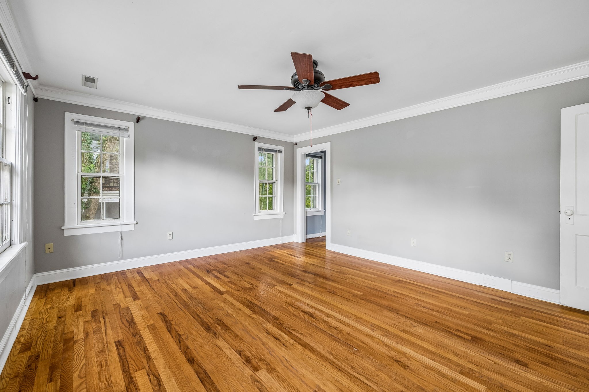 165 E Glenwood Dr