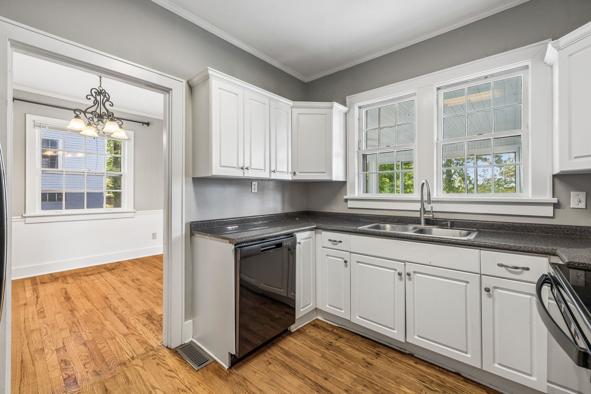 165 E Glenwood Dr