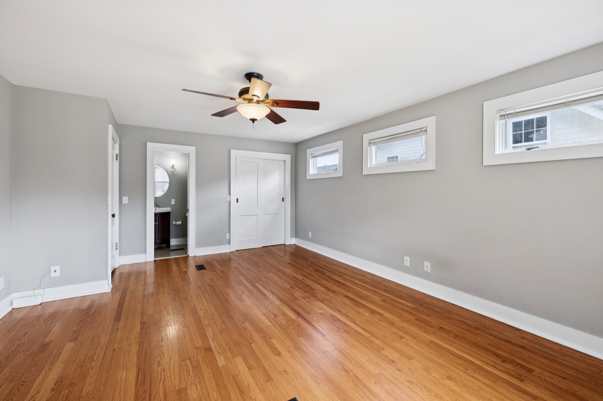 165 E Glenwood Dr
