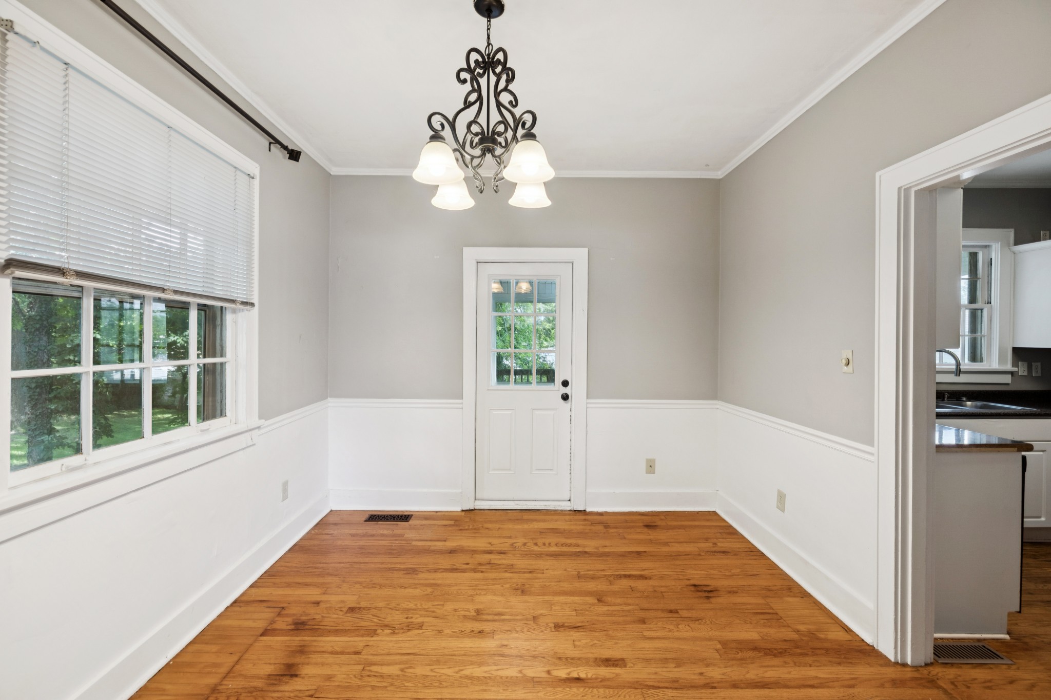 165 E Glenwood Dr
