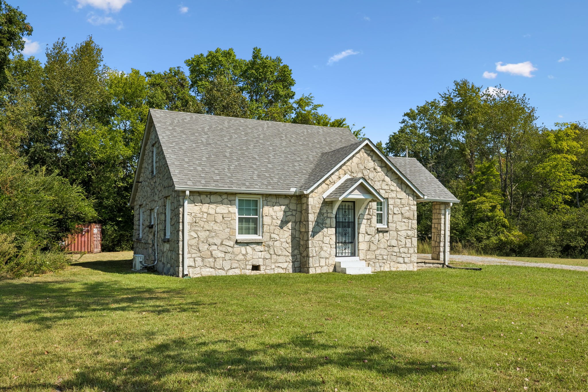 1761 Woodlawn Rd