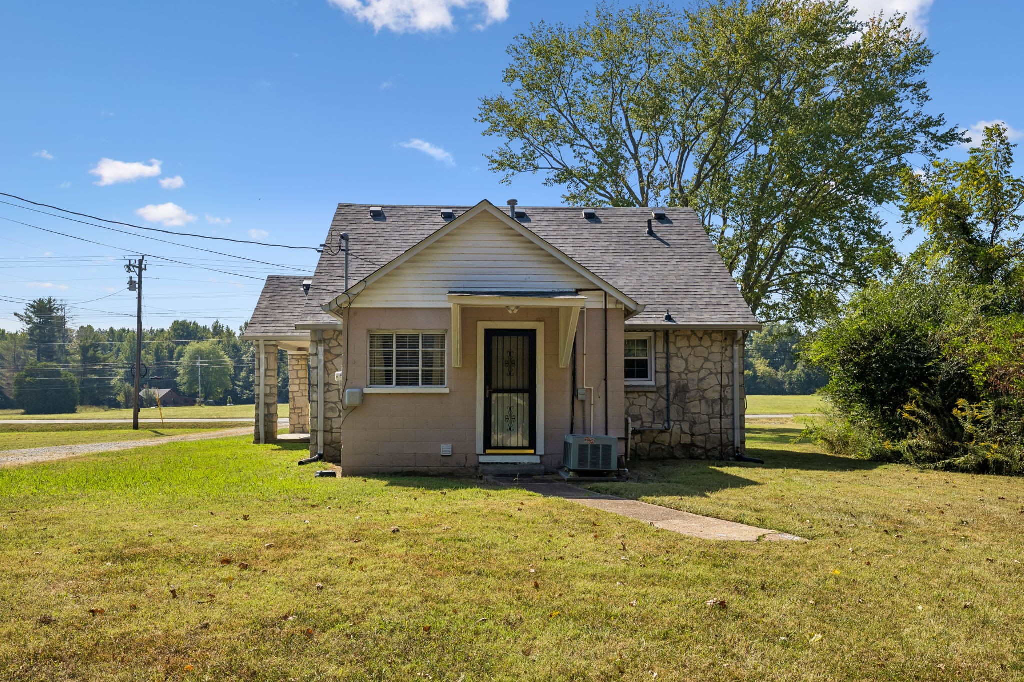 1761 Woodlawn Rd
