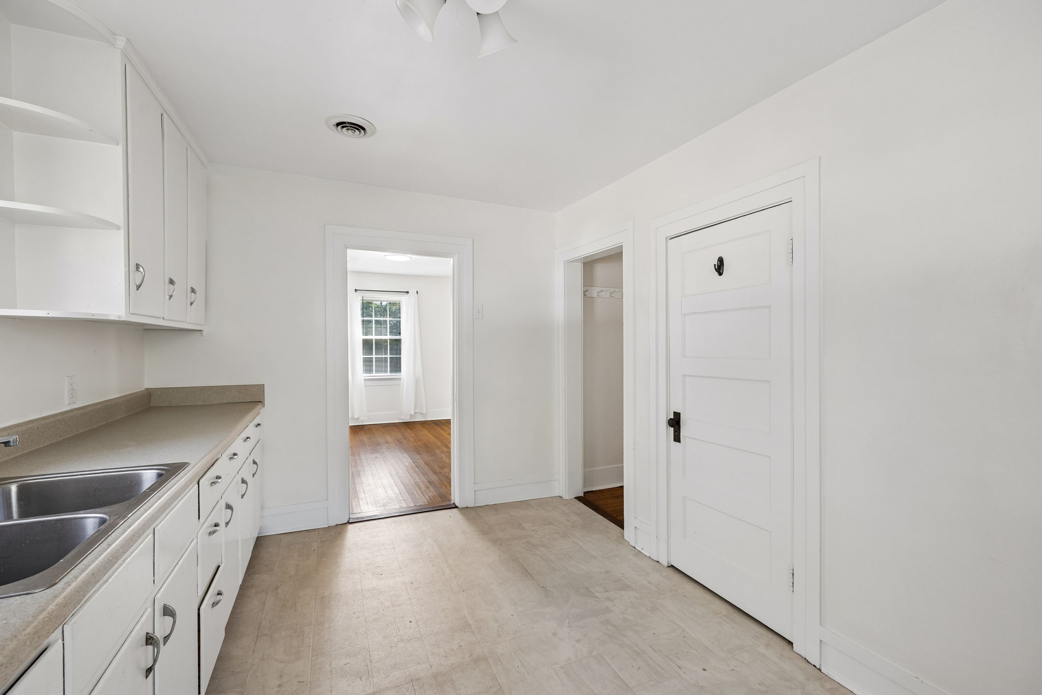 1761 Woodlawn Rd