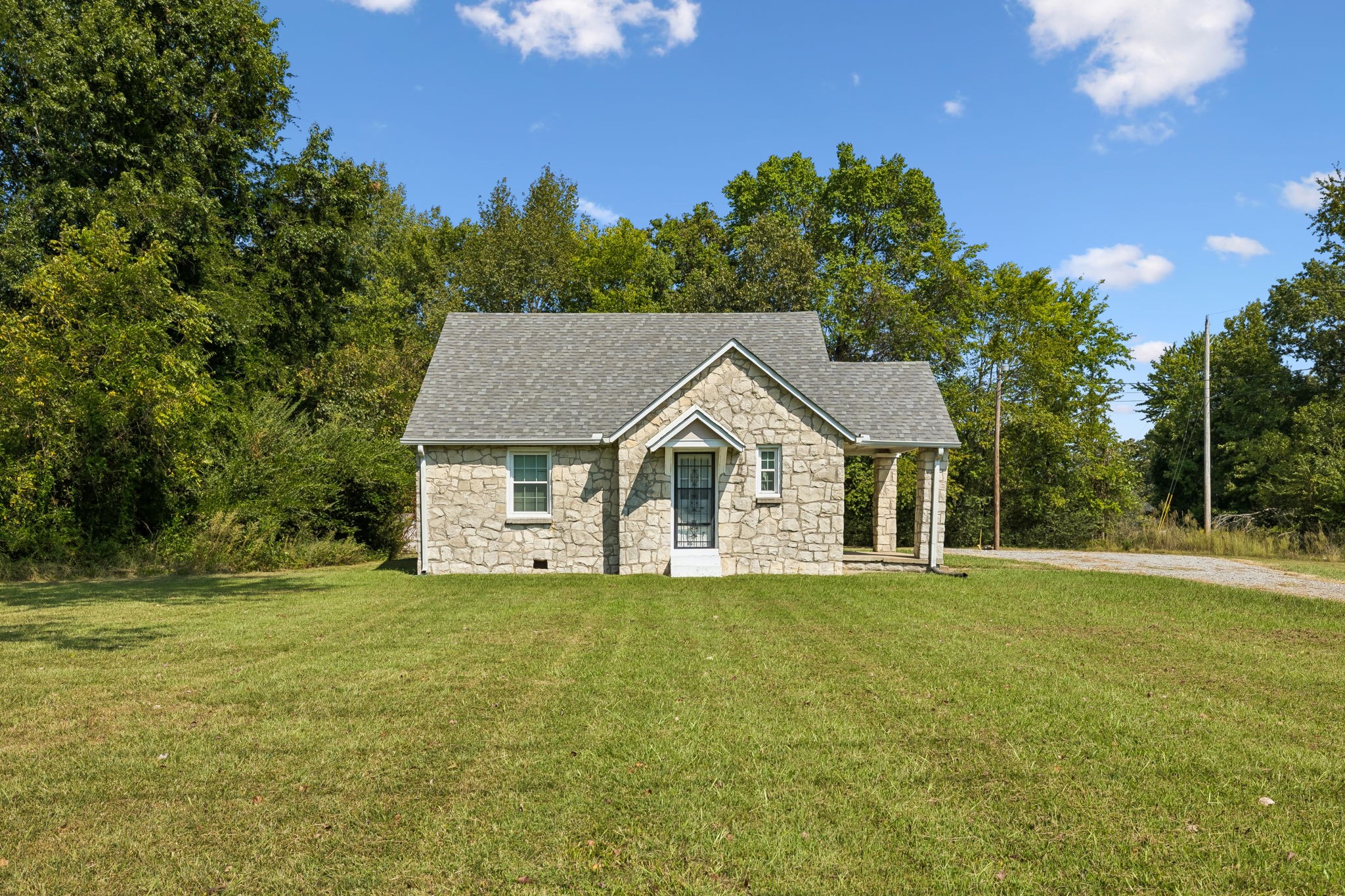 1761 Woodlawn Rd