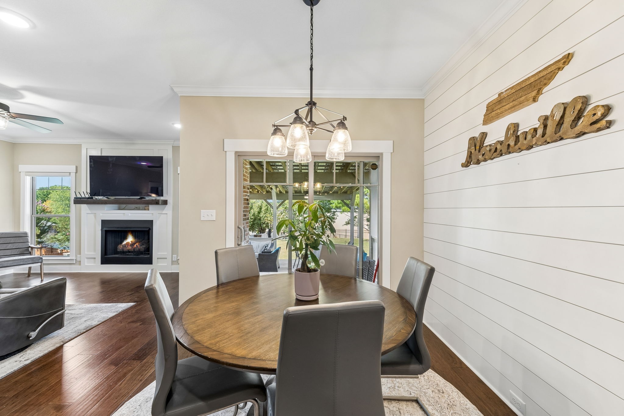 221 Dorchester Cir