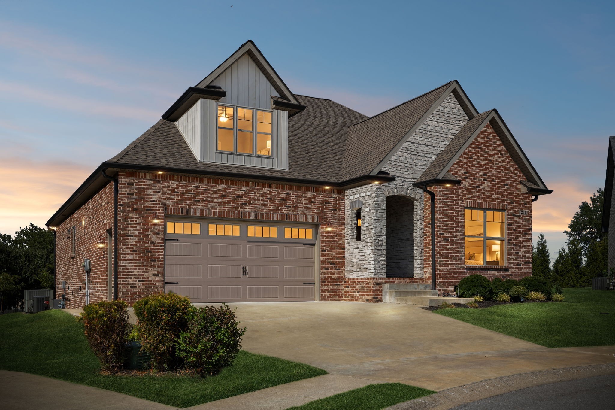 221 Dorchester Cir