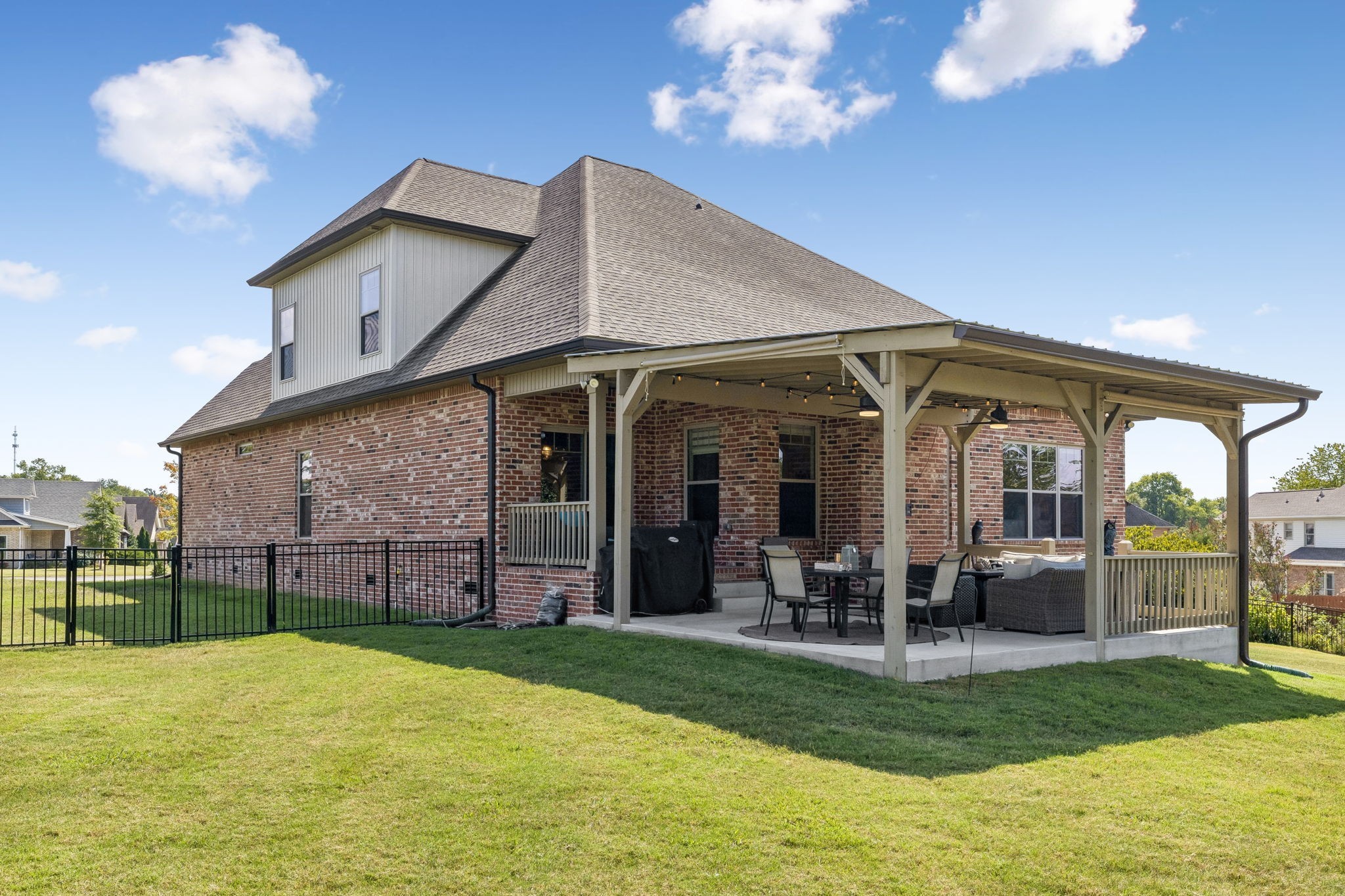 221 Dorchester Cir