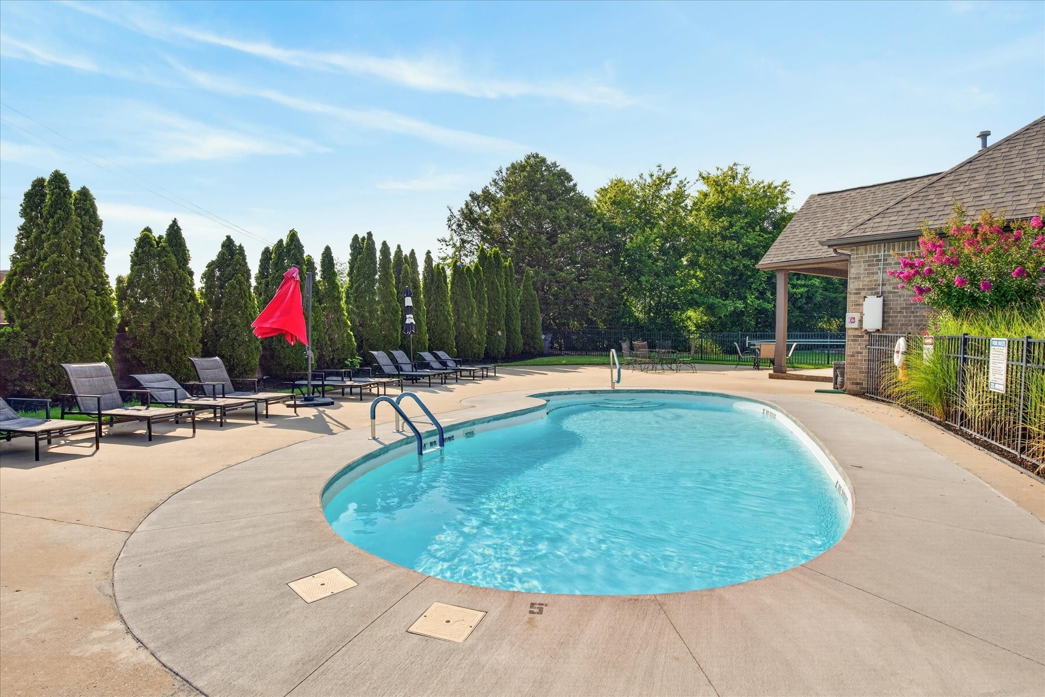 221 Dorchester Cir
