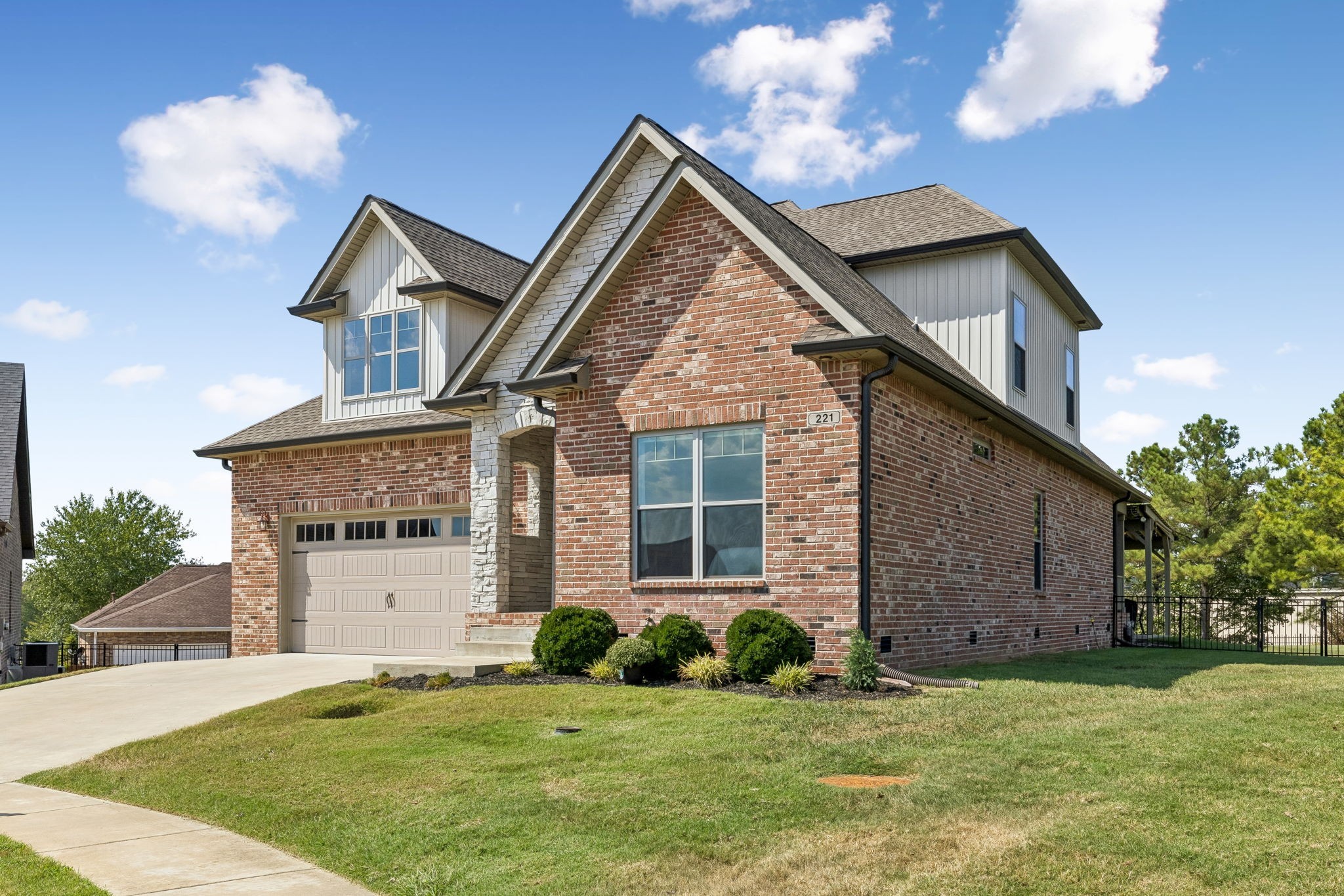 221 Dorchester Cir