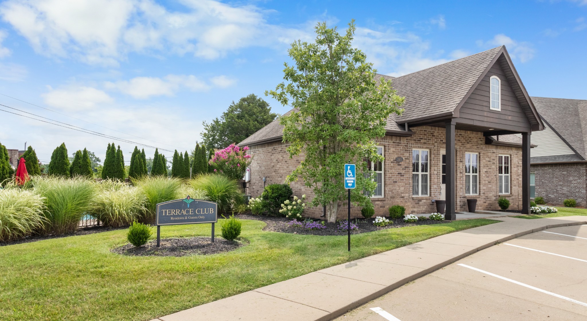 221 Dorchester Cir