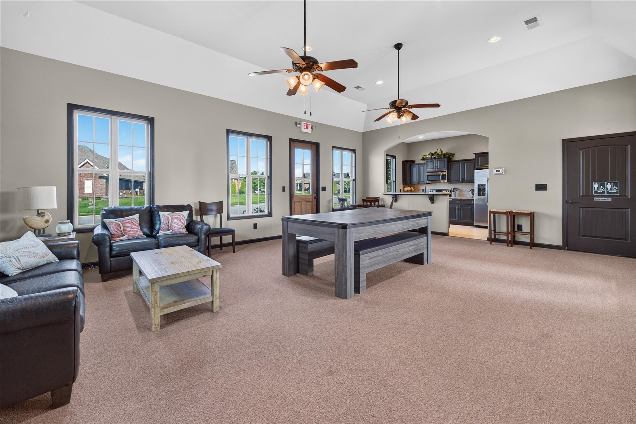 221 Dorchester Cir