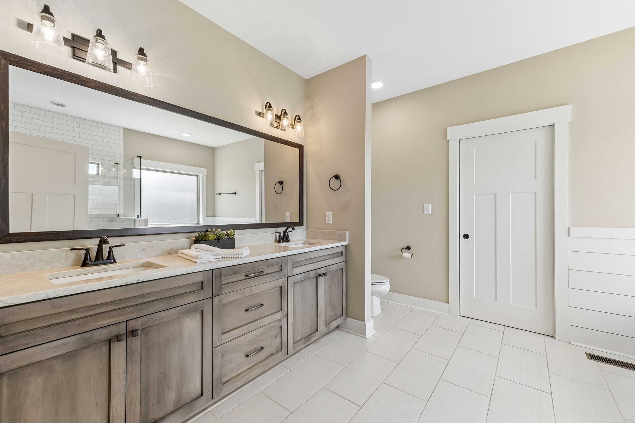 221 Dorchester Cir